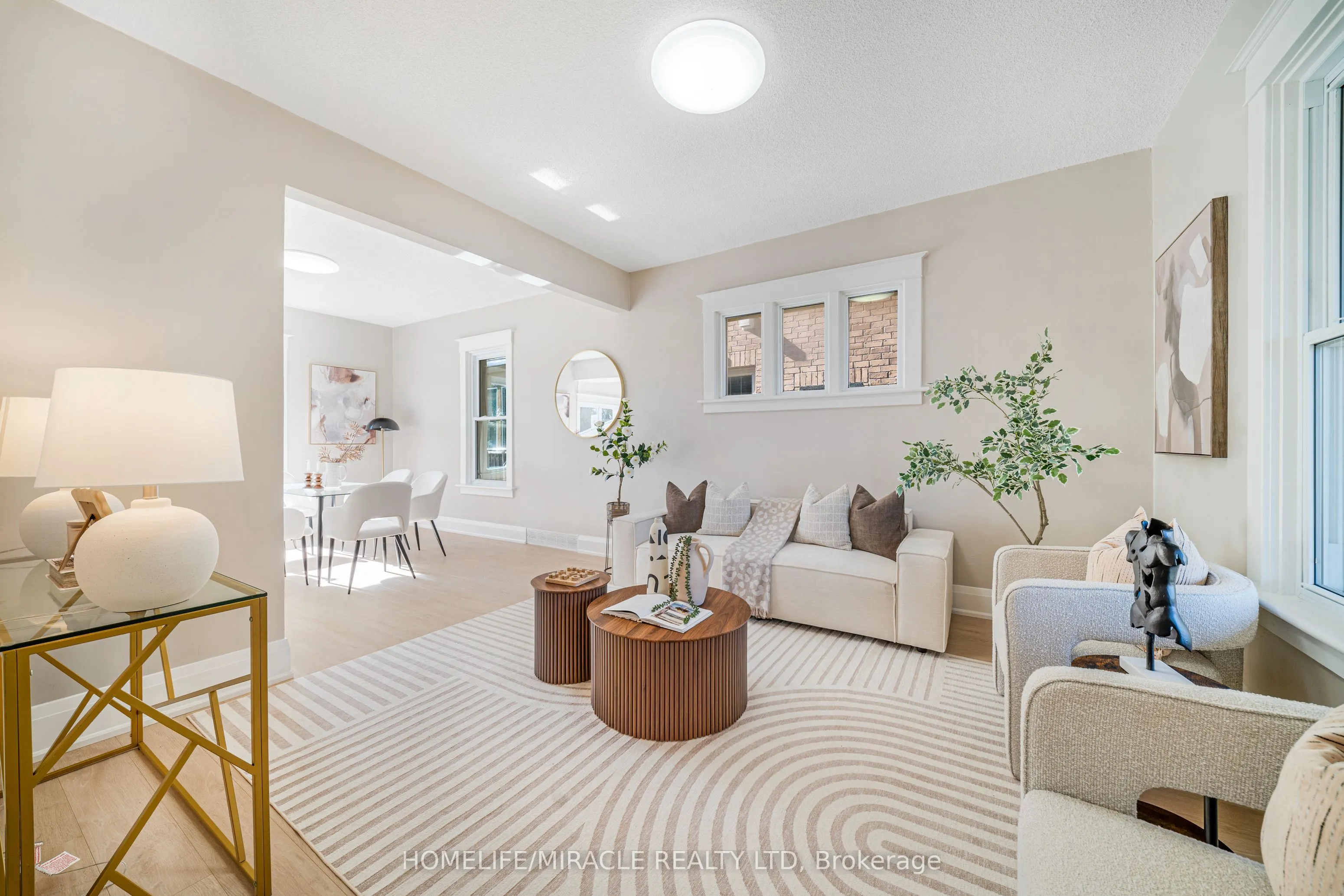 323 Queenston Road