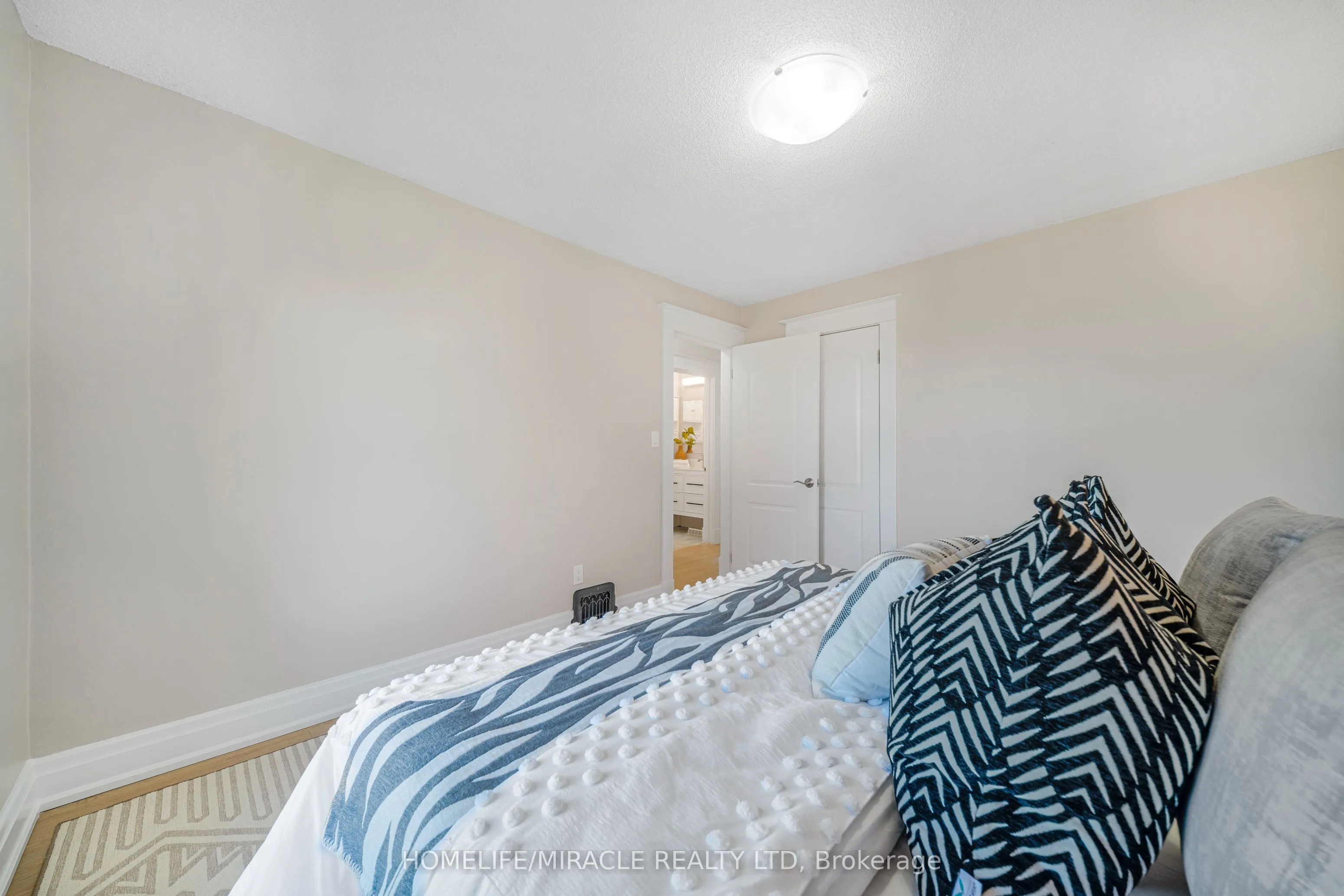 323 Queenston Road