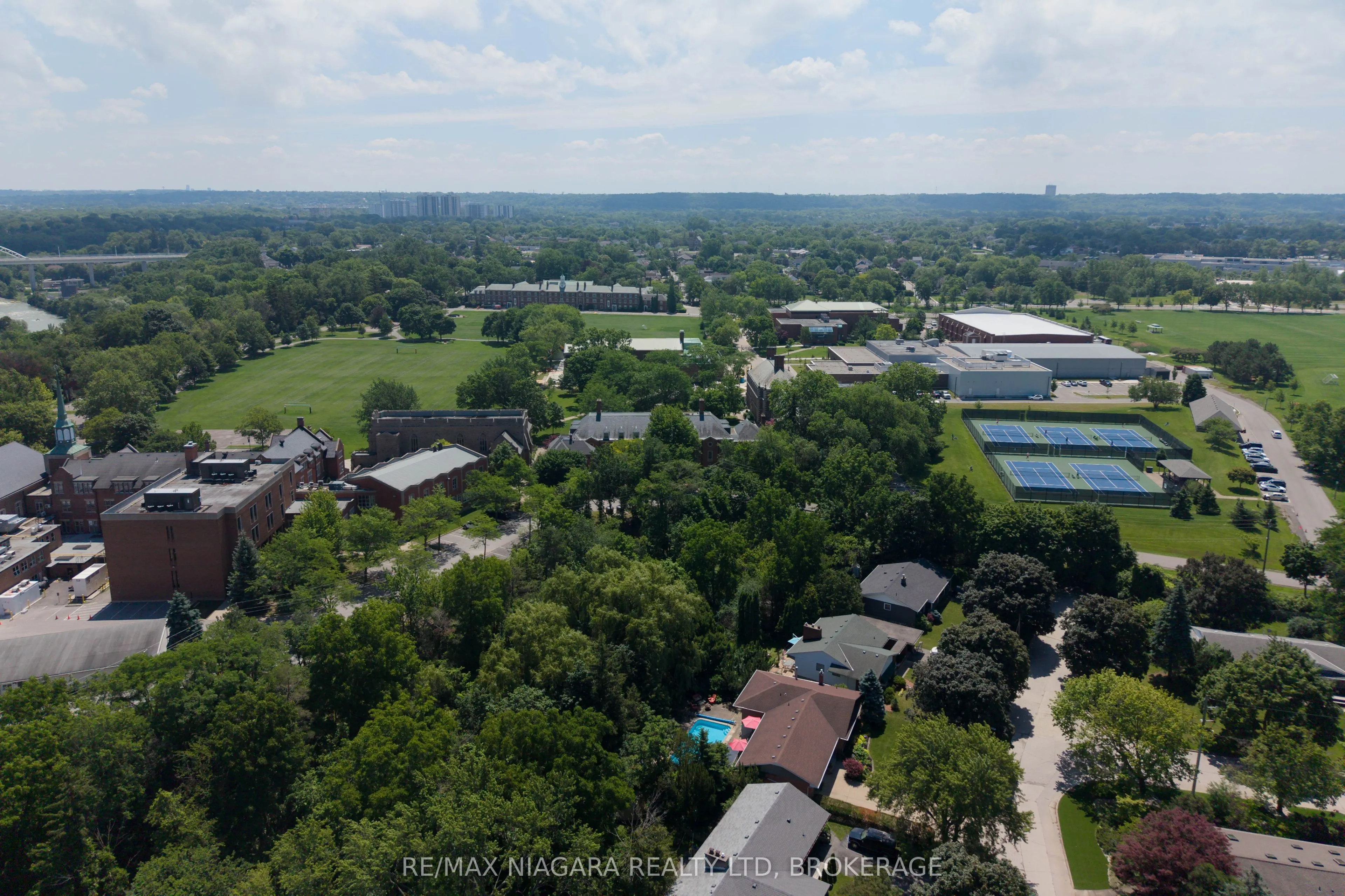 15 Springbank Drive