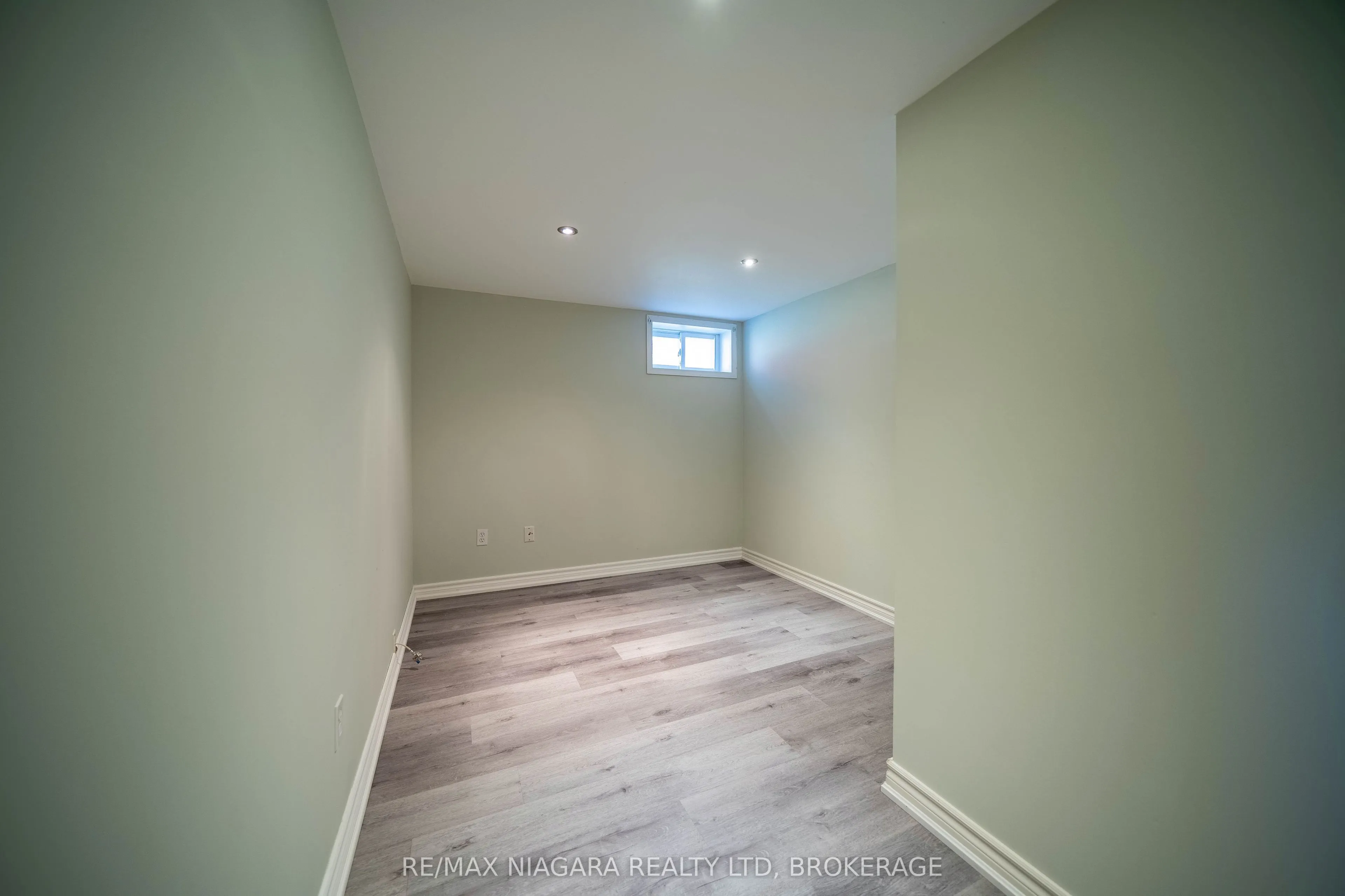 15 Springbank Drive