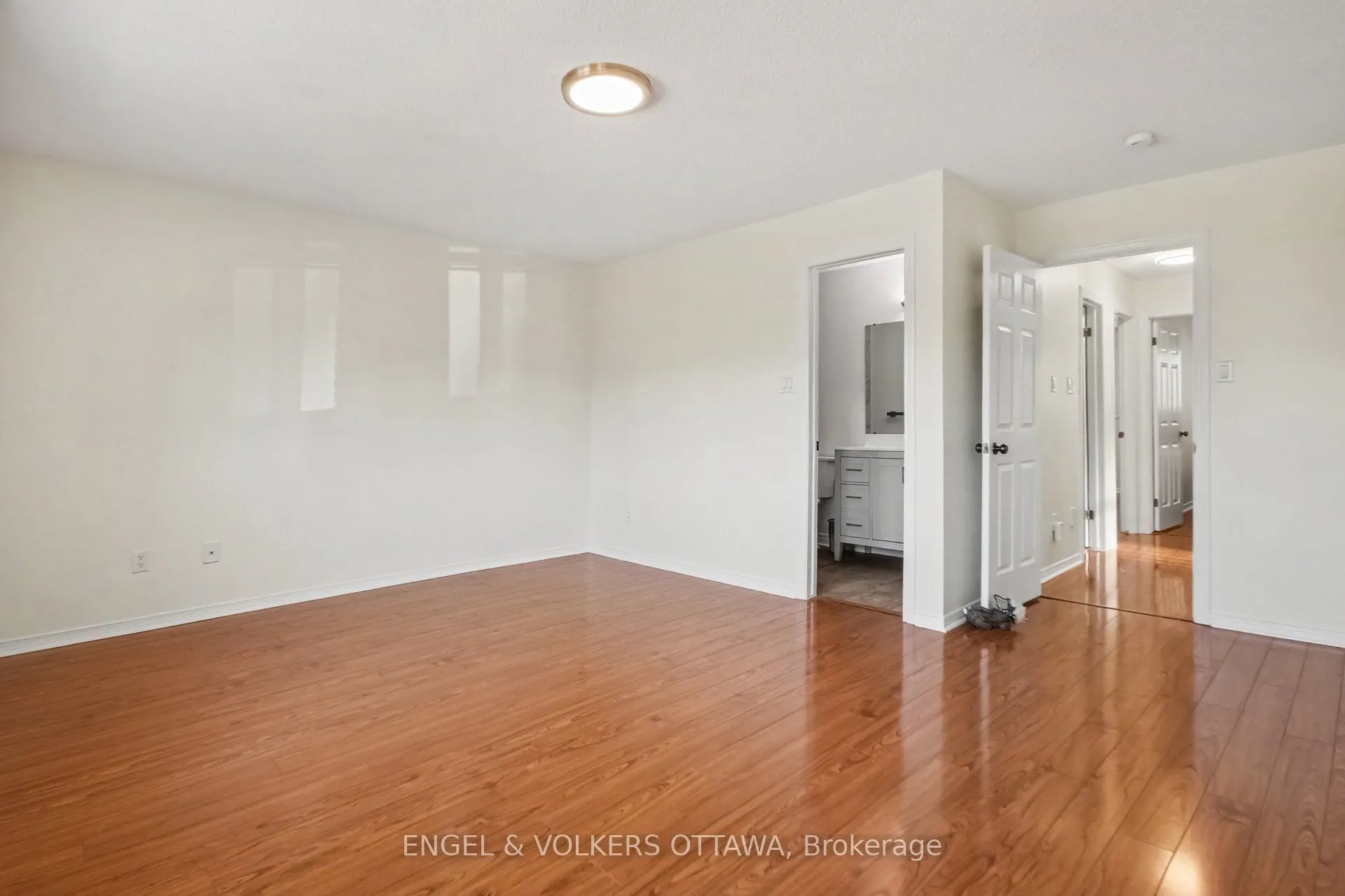 29 Woodbury Crescent