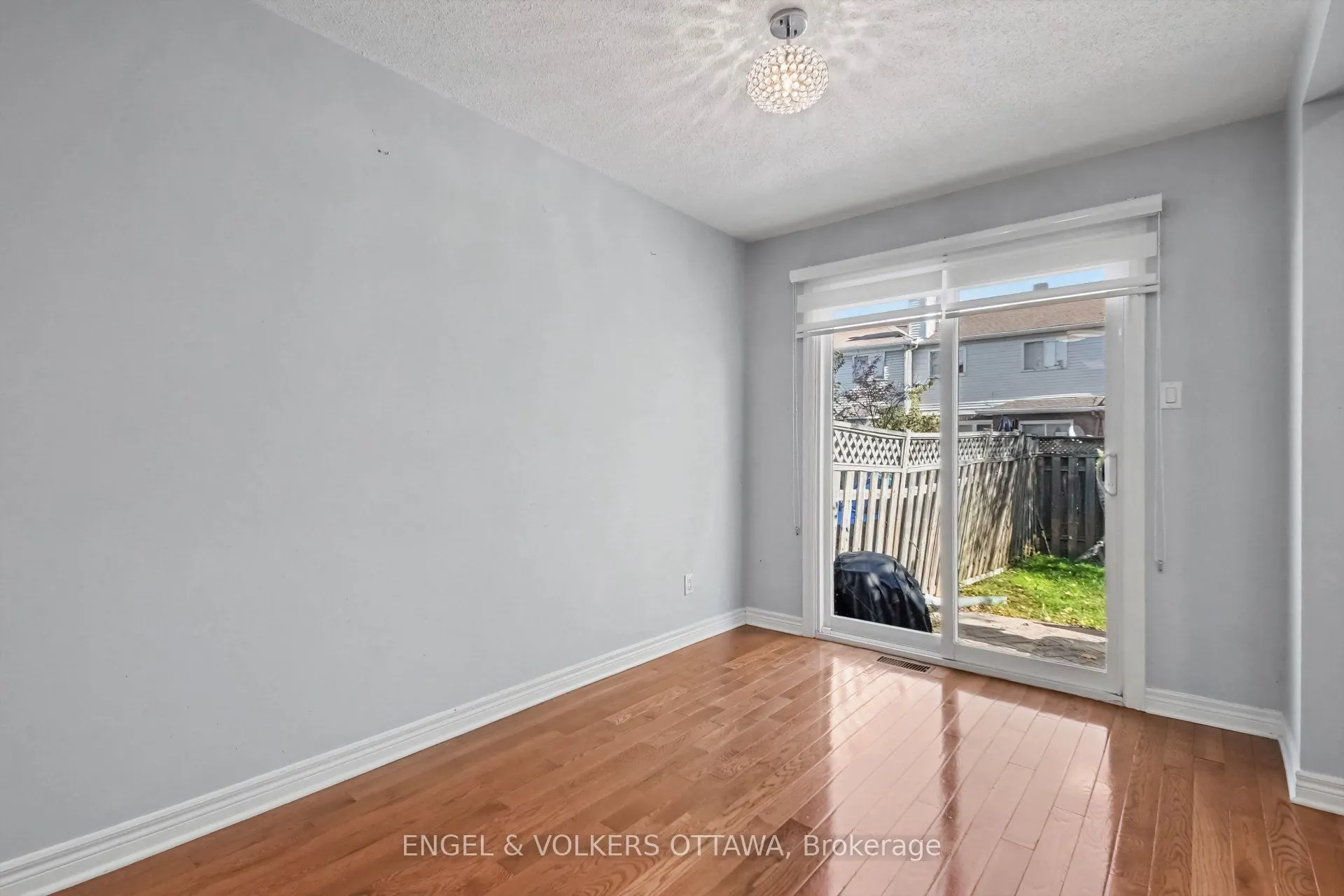 29 Woodbury Crescent