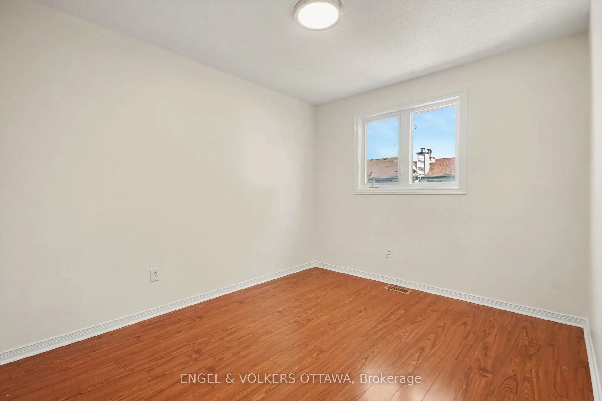 29 Woodbury Crescent