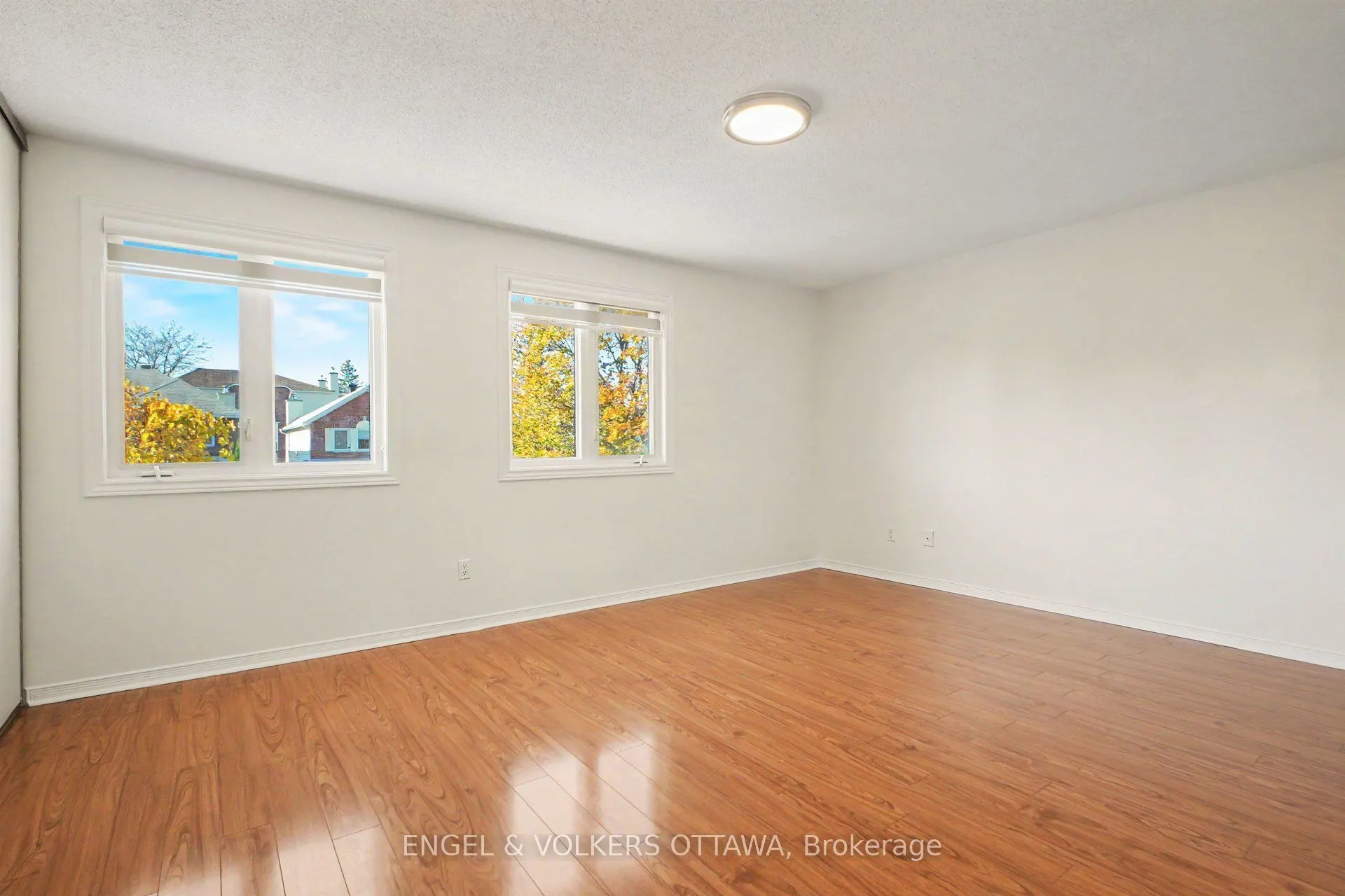 29 Woodbury Crescent