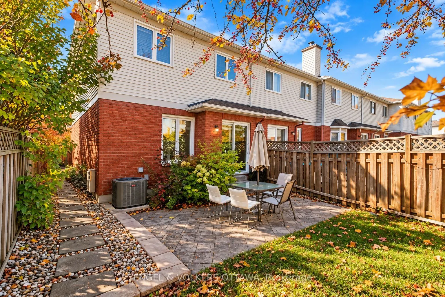 29 Woodbury Crescent