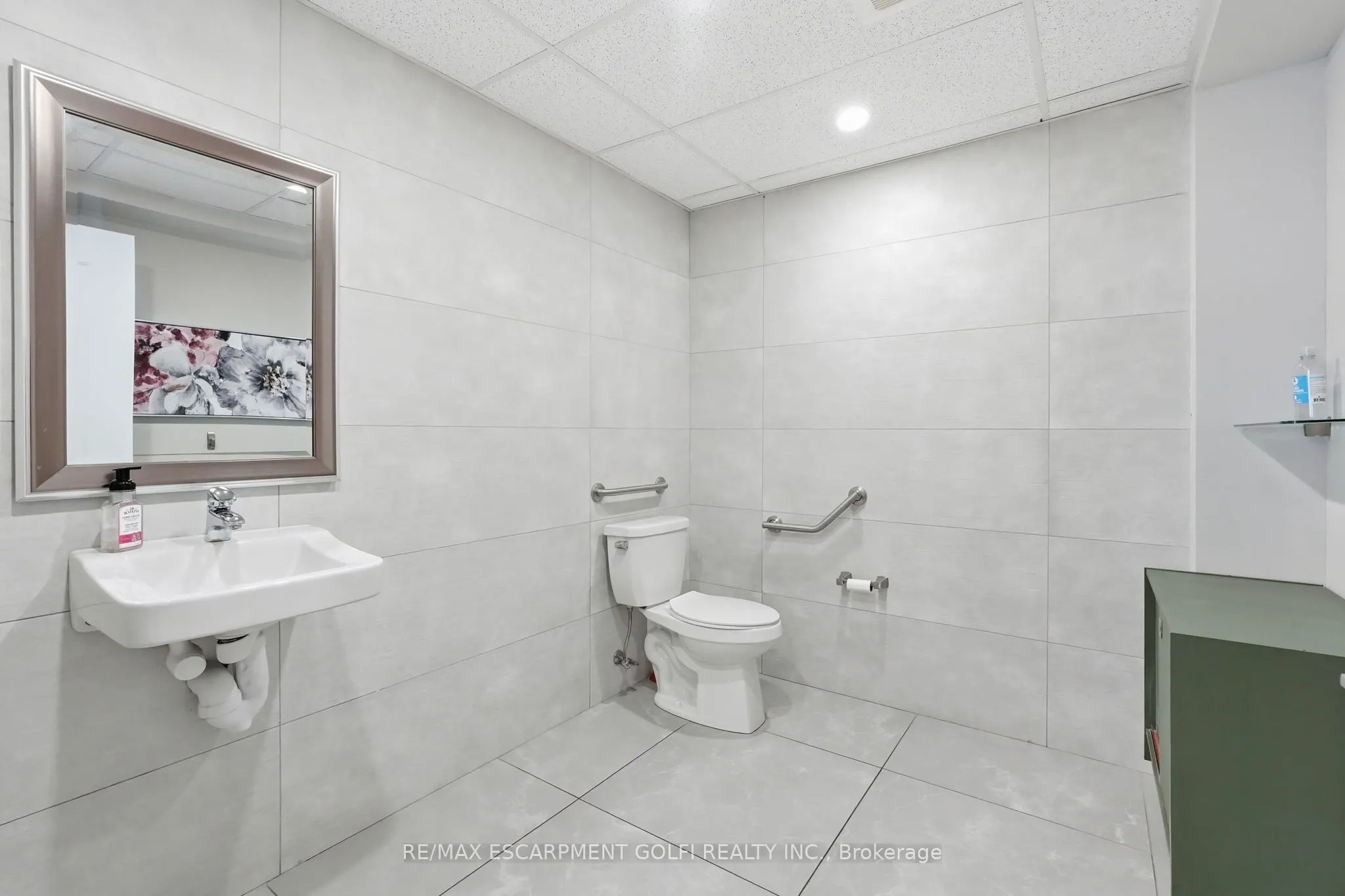 19 King Street W #1