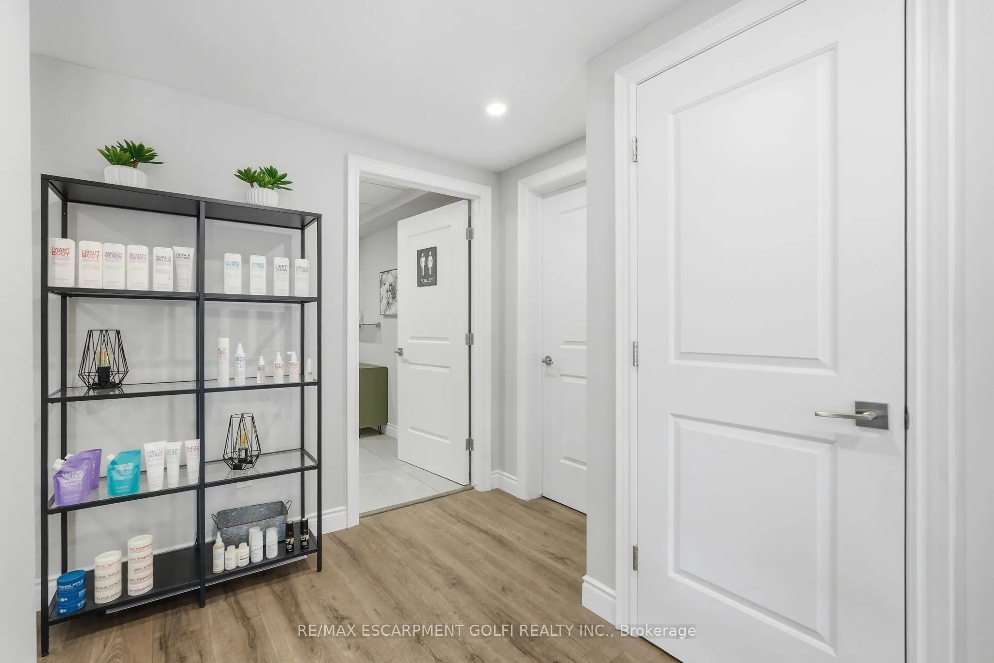 19 King Street W #1