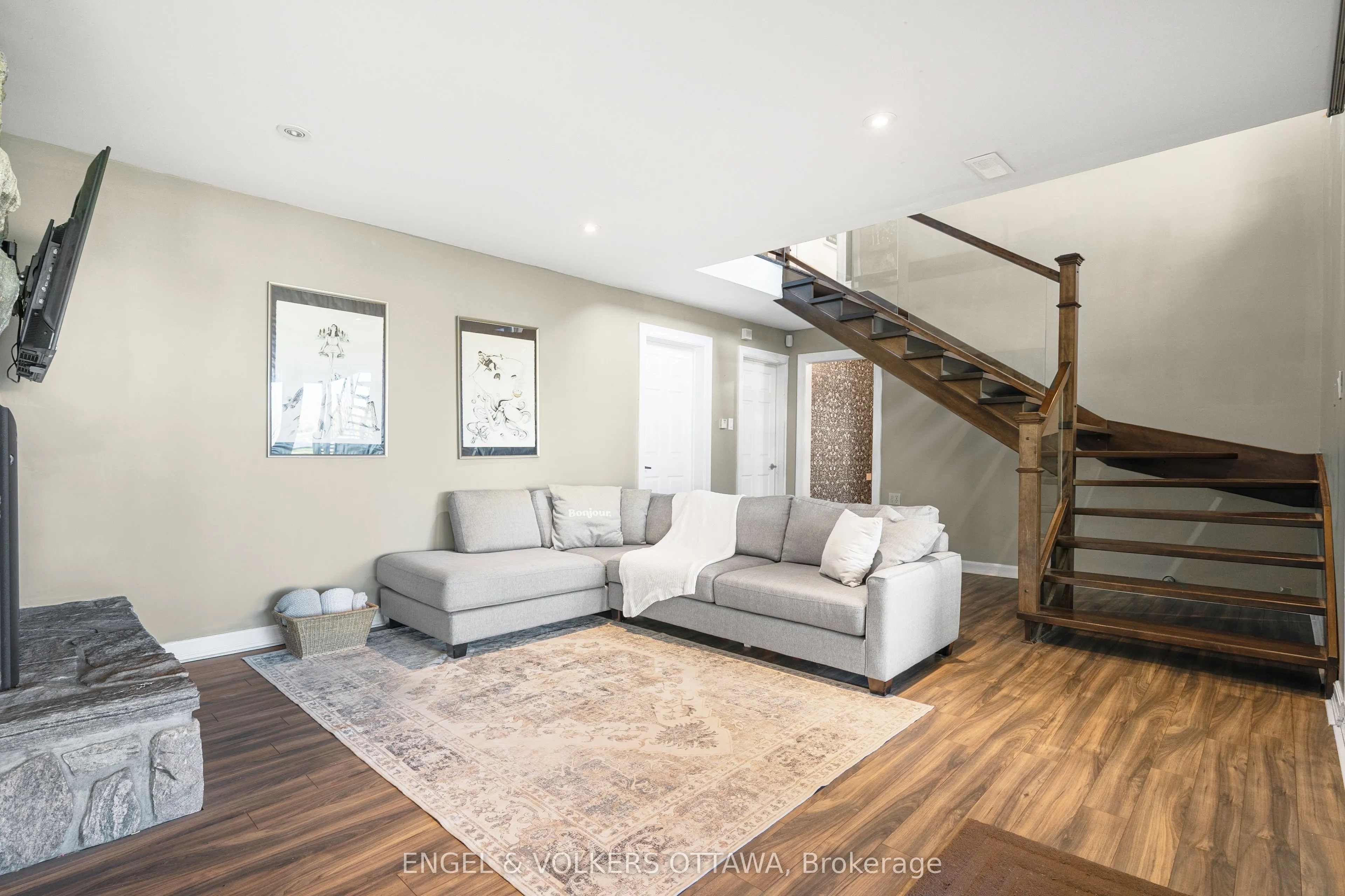 1073 Island View Drive