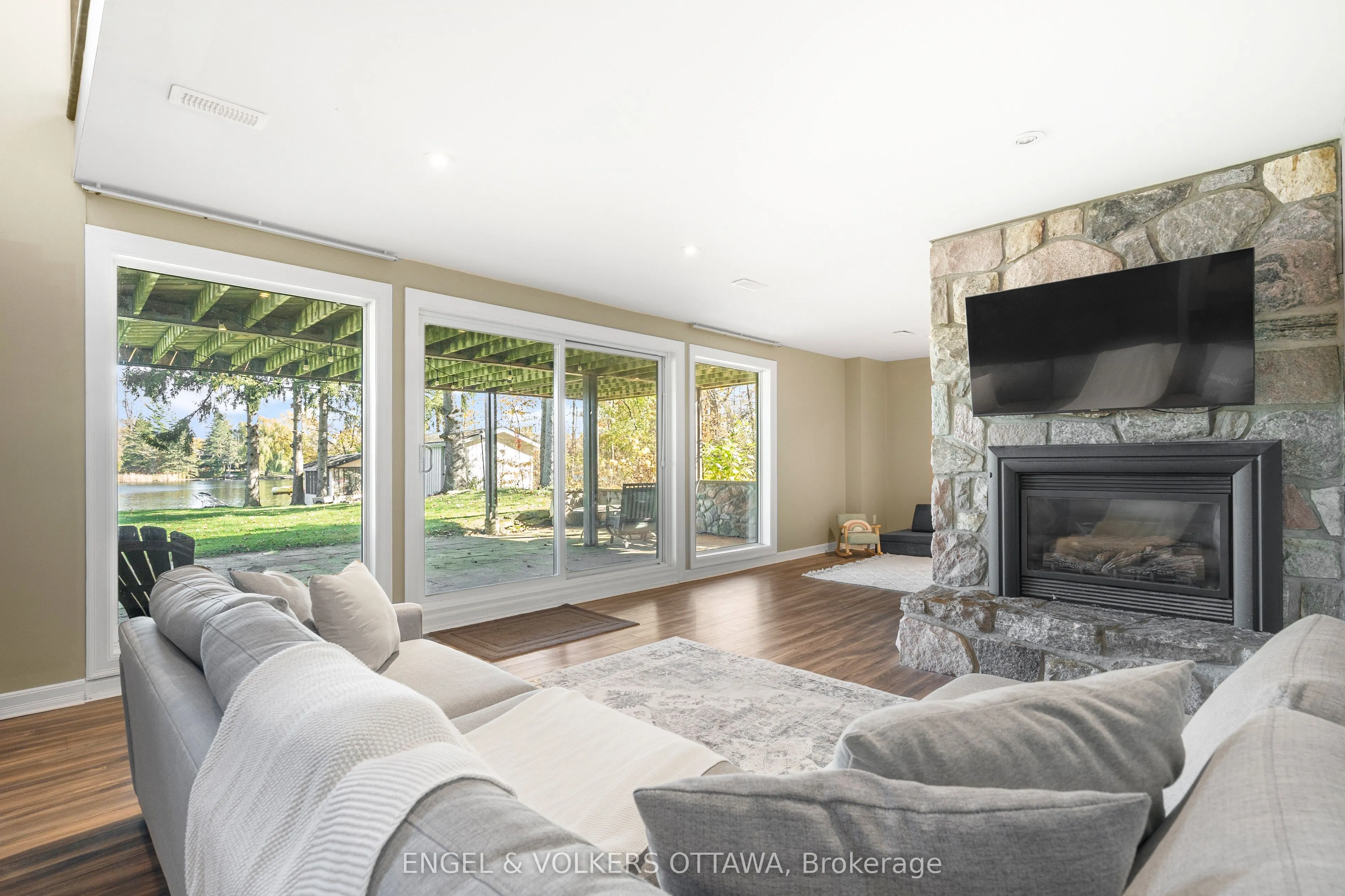 1073 Island View Drive