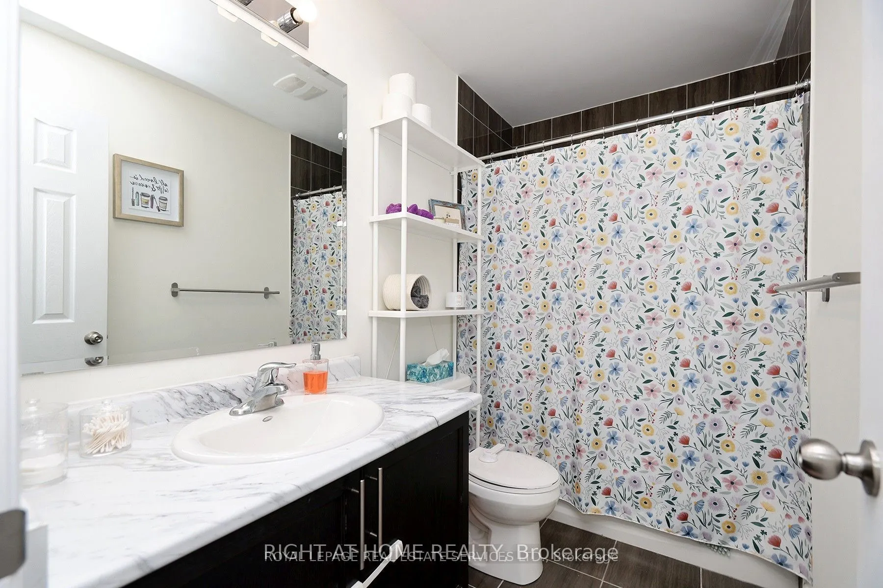 383 Dundas Street E #40