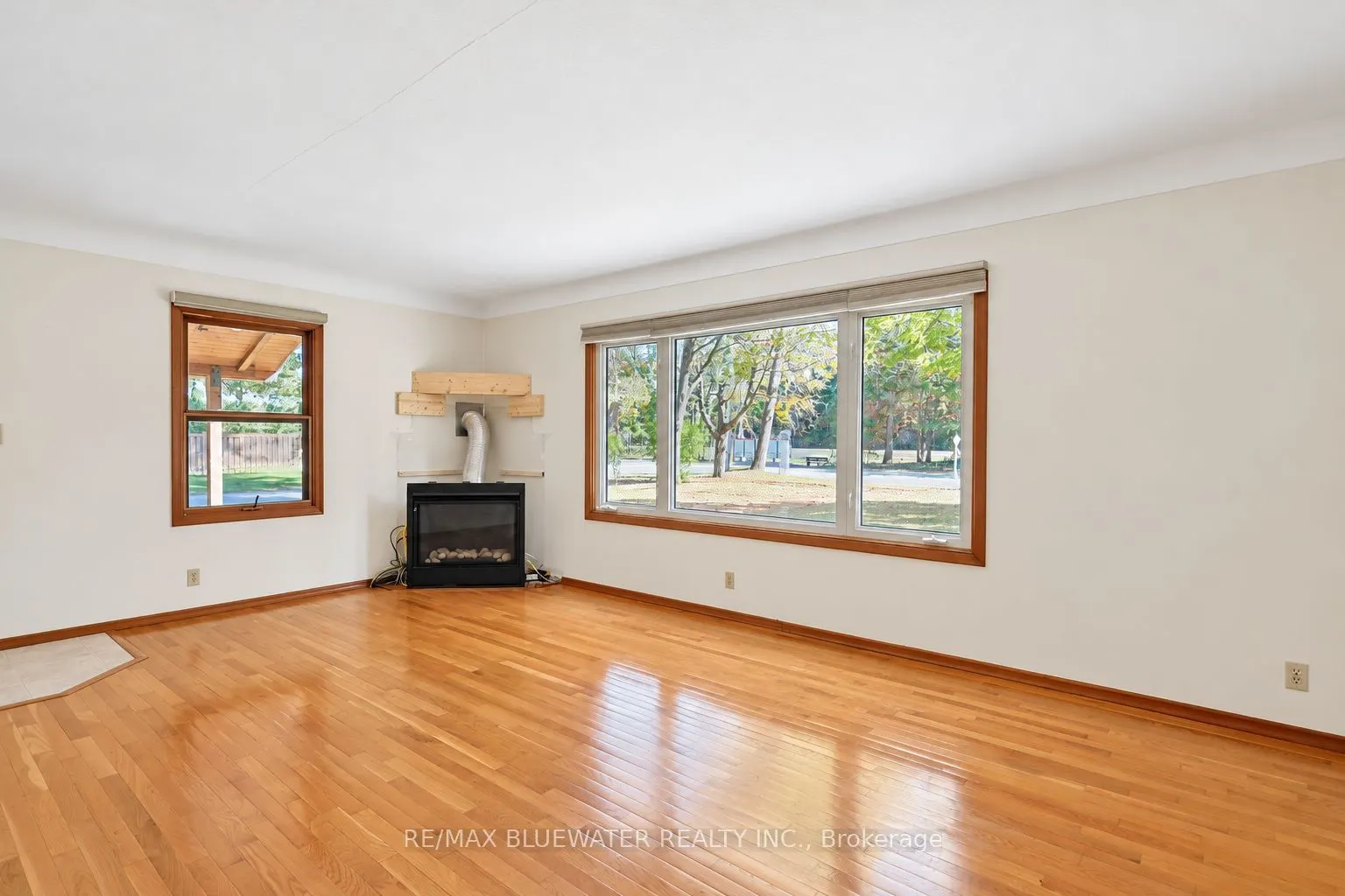 10138 Edmonds Boulevard