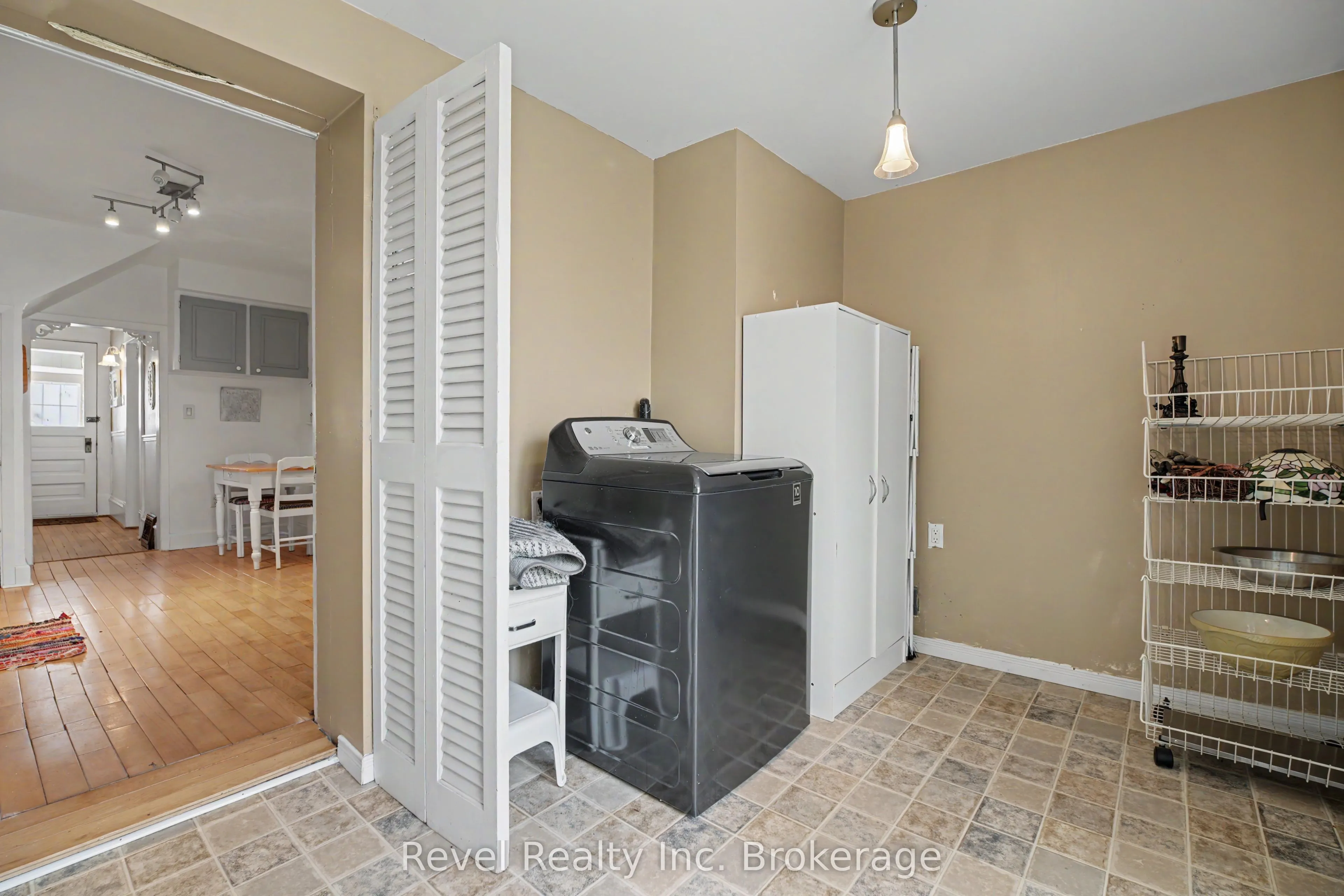 220 First Avenue E