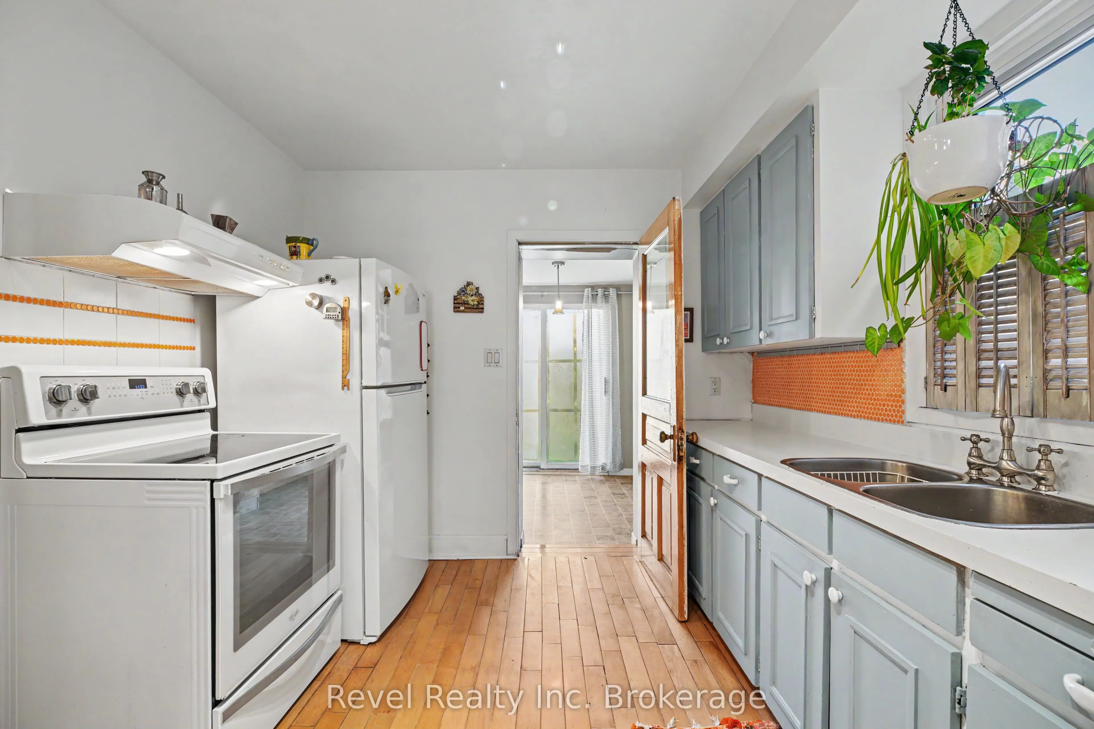 220 First Avenue E