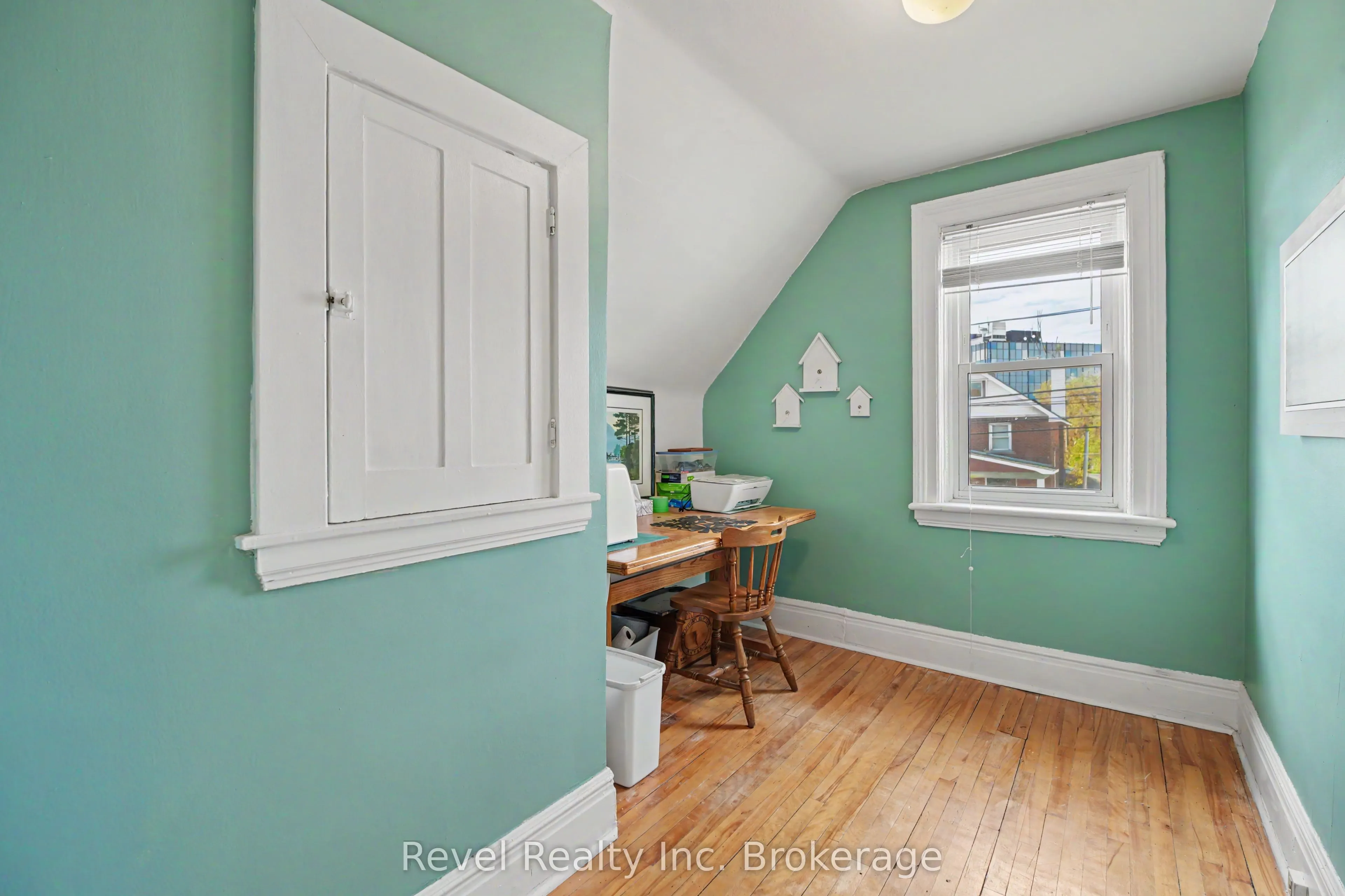 220 First Avenue E