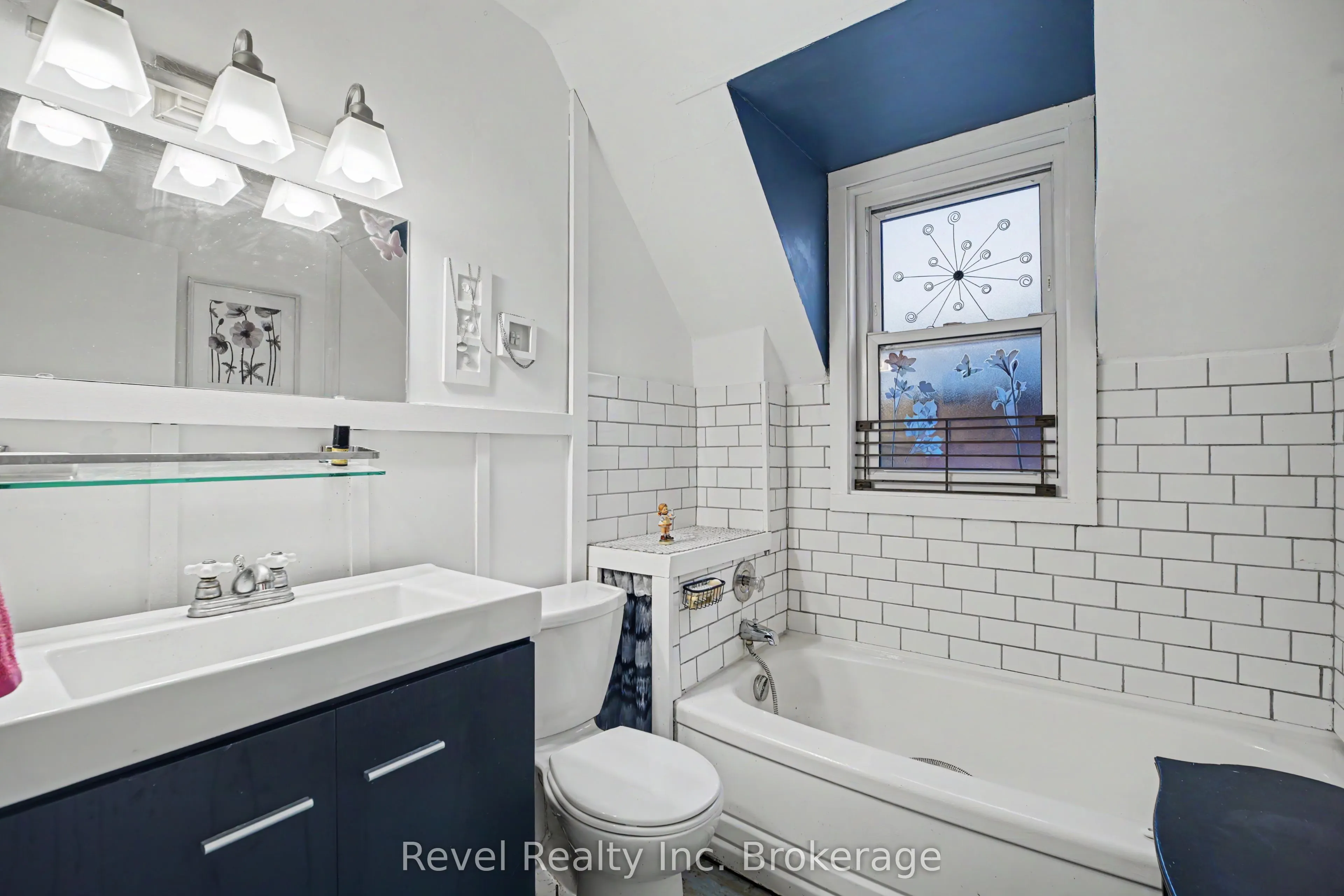 220 First Avenue E