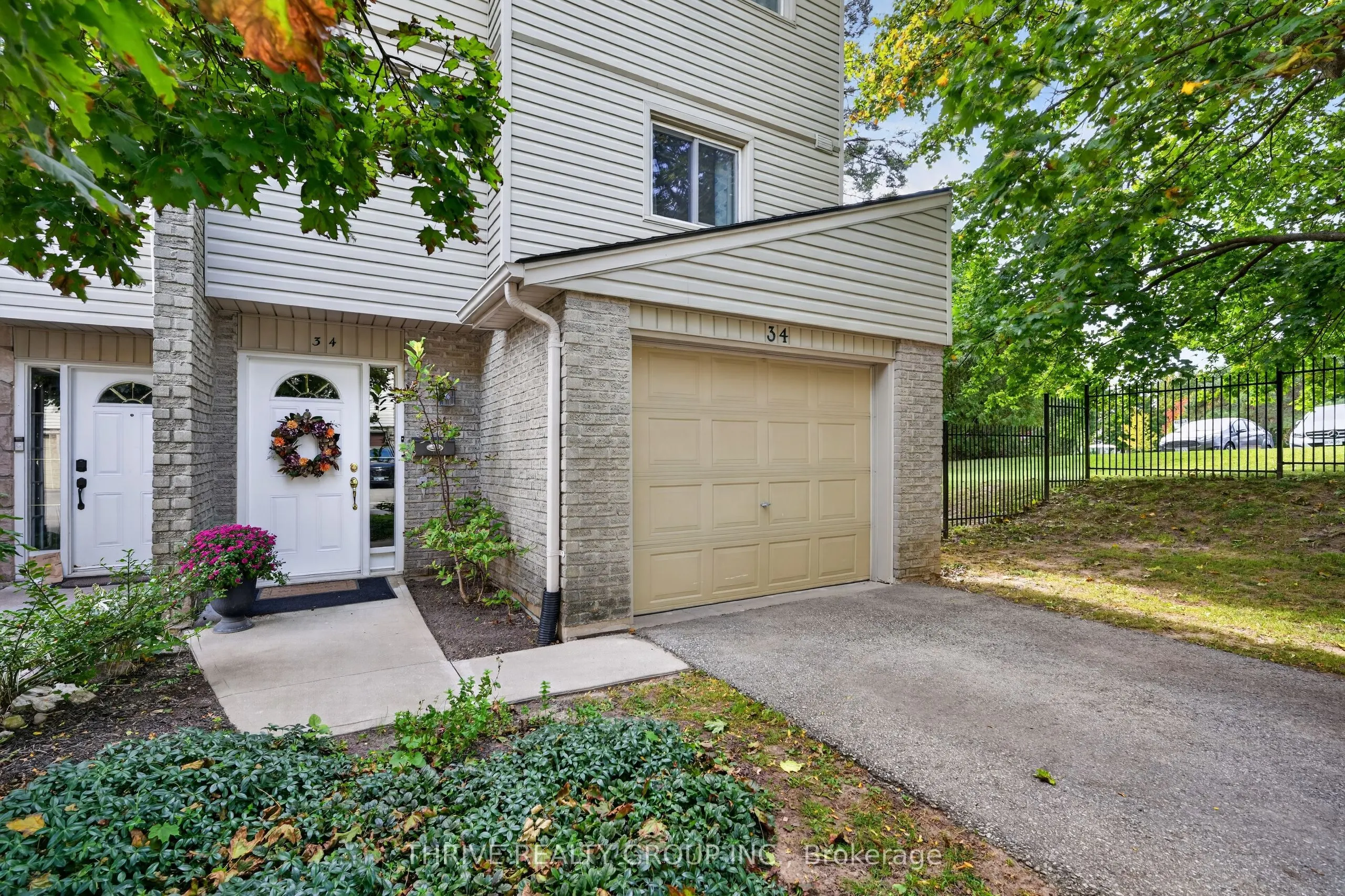 300 Sandringham Crescent #34