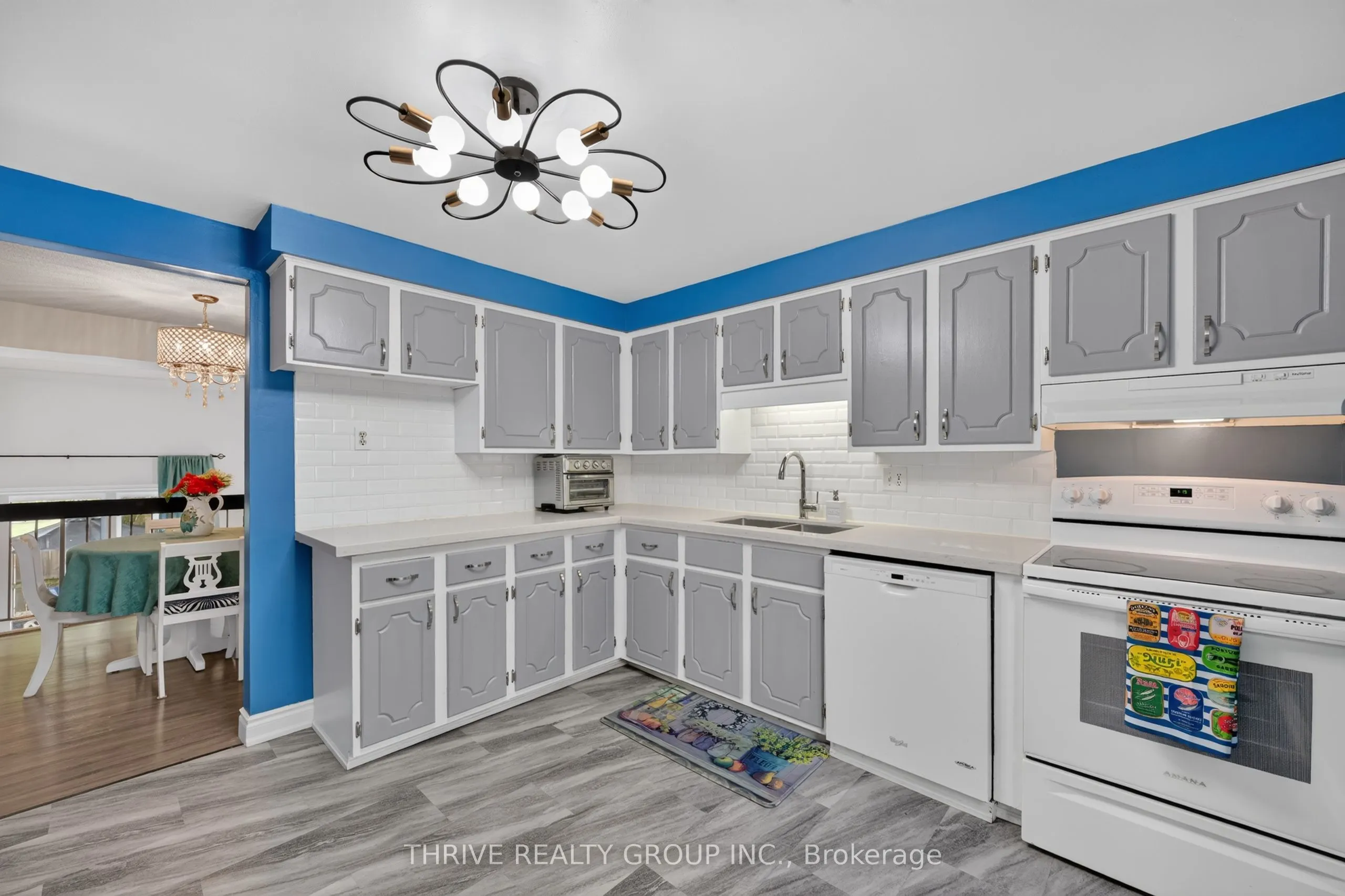 300 Sandringham Crescent #34