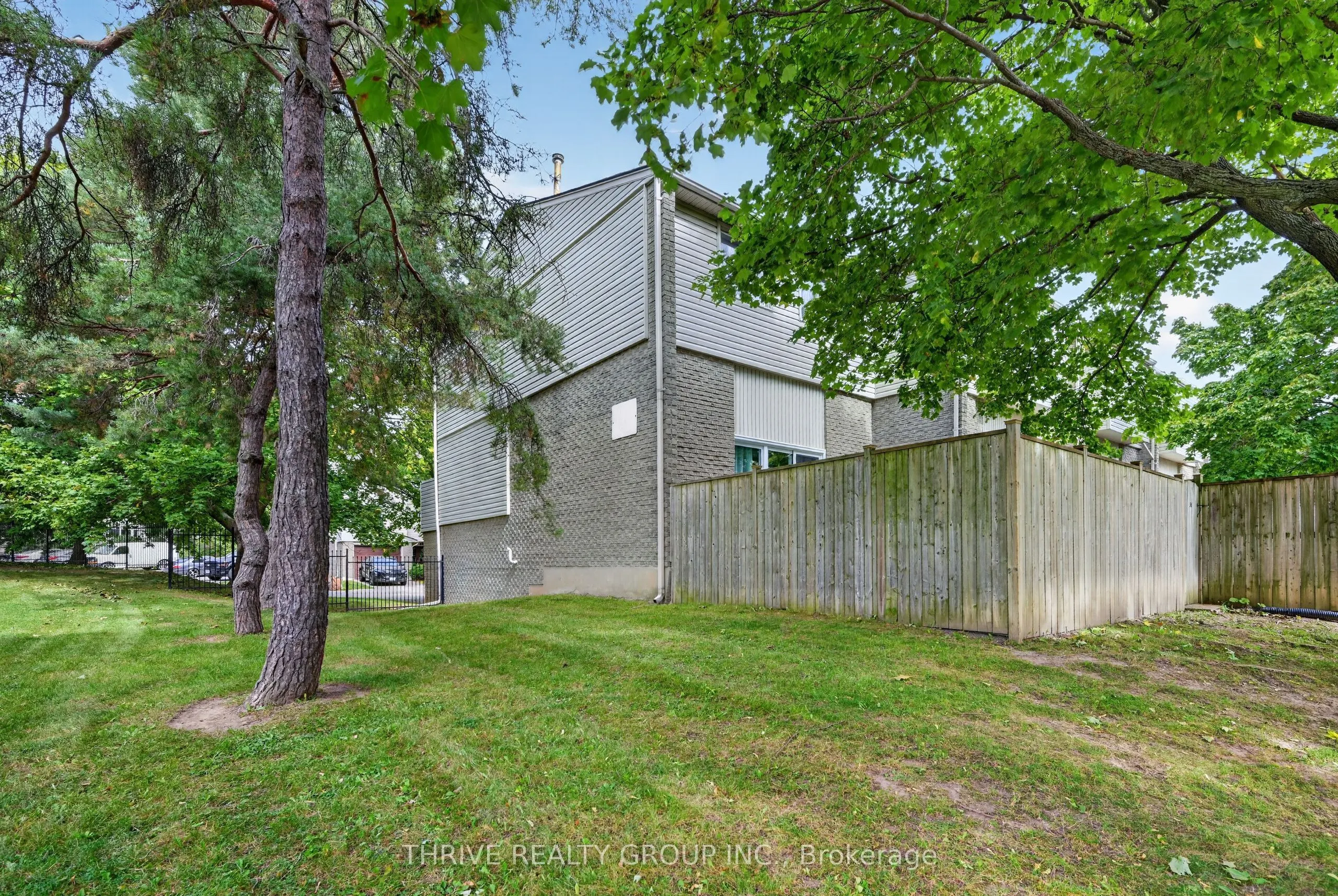 300 Sandringham Crescent #34