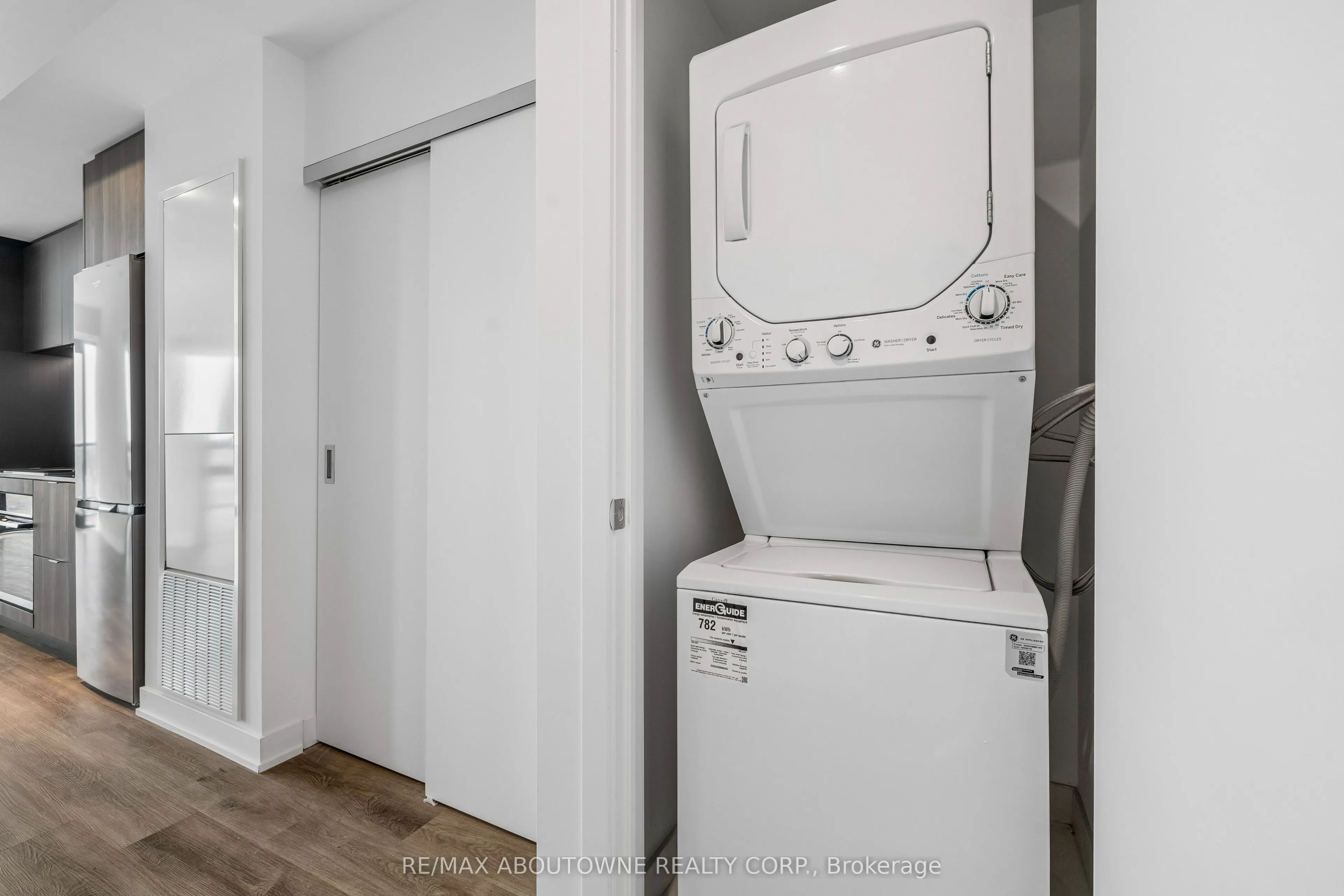 91 John Street N #1802