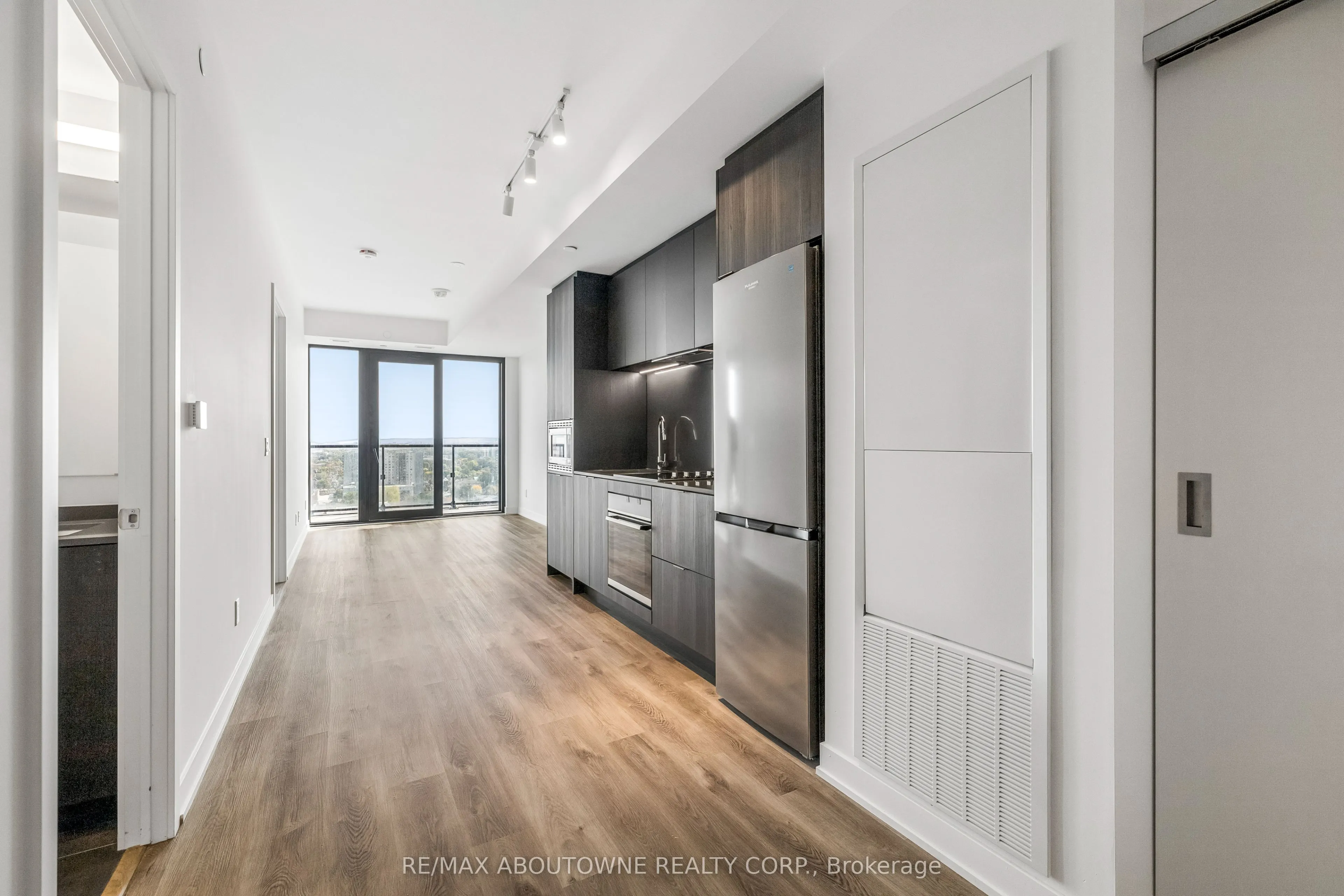 91 John Street N #1802