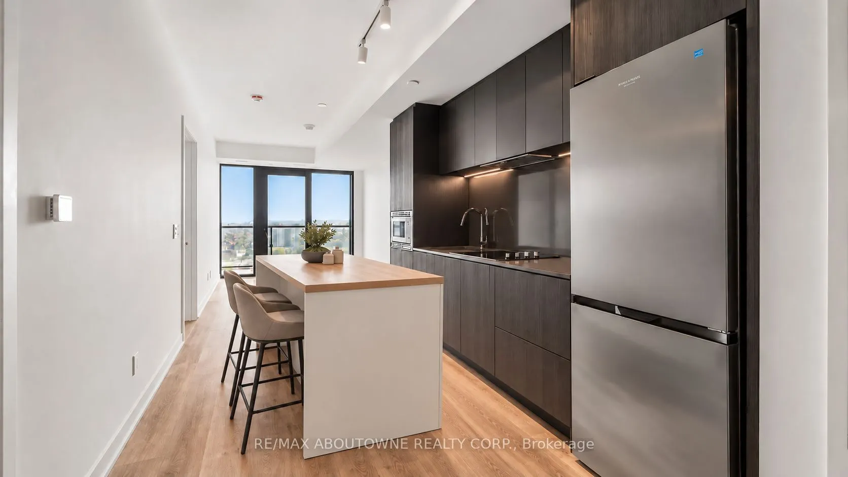 91 John Street N #1802