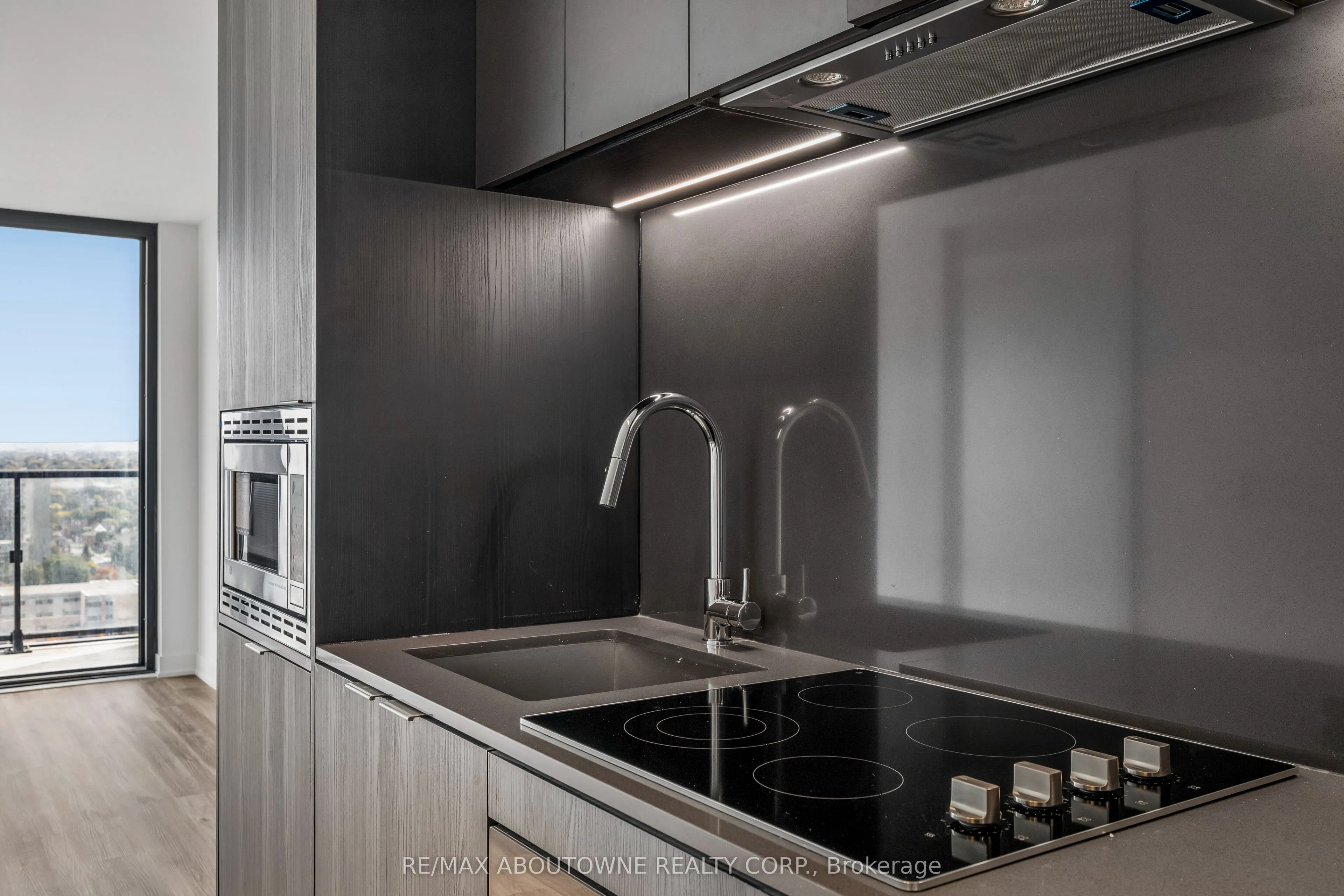 91 John Street N #1802