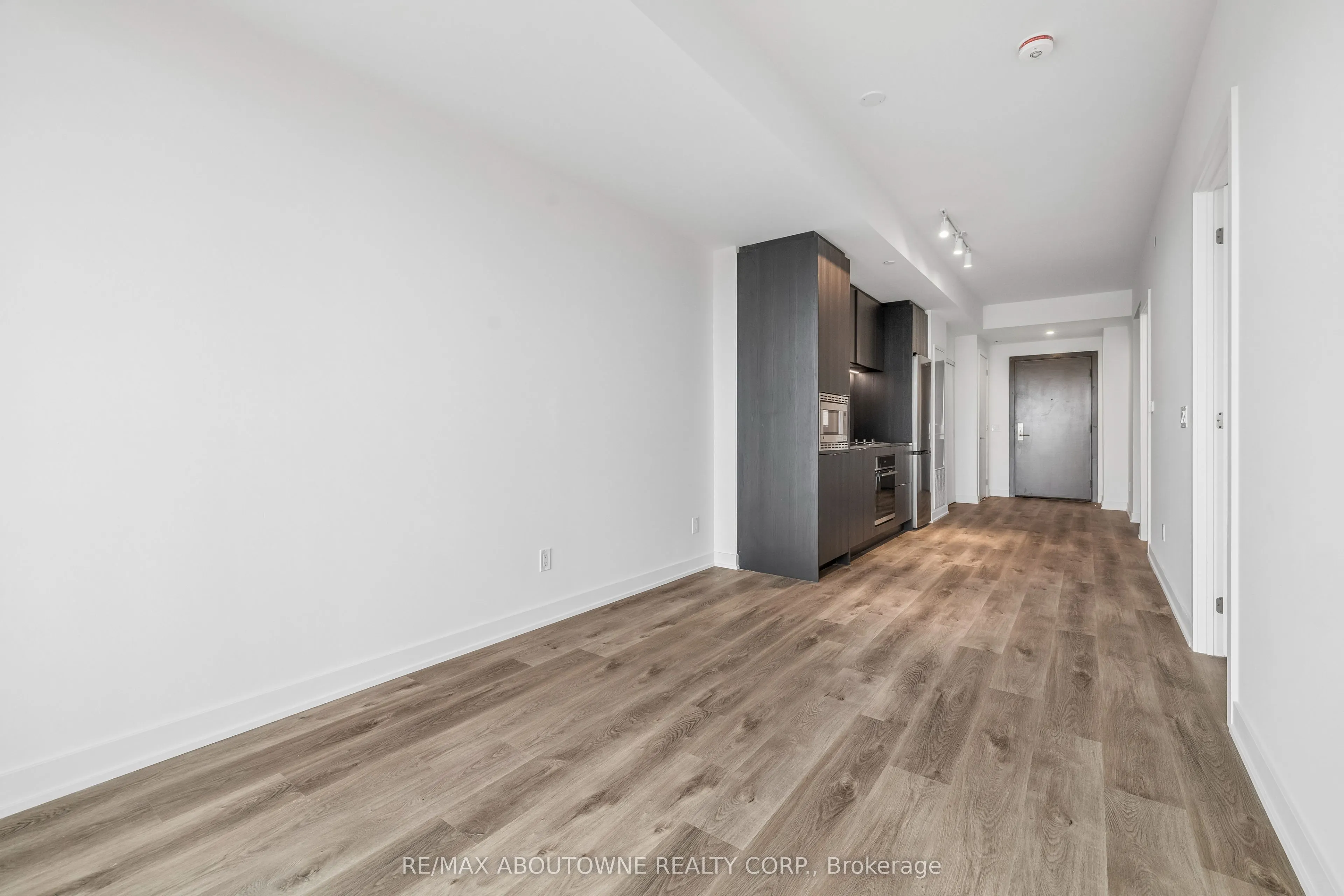 91 John Street N #1802