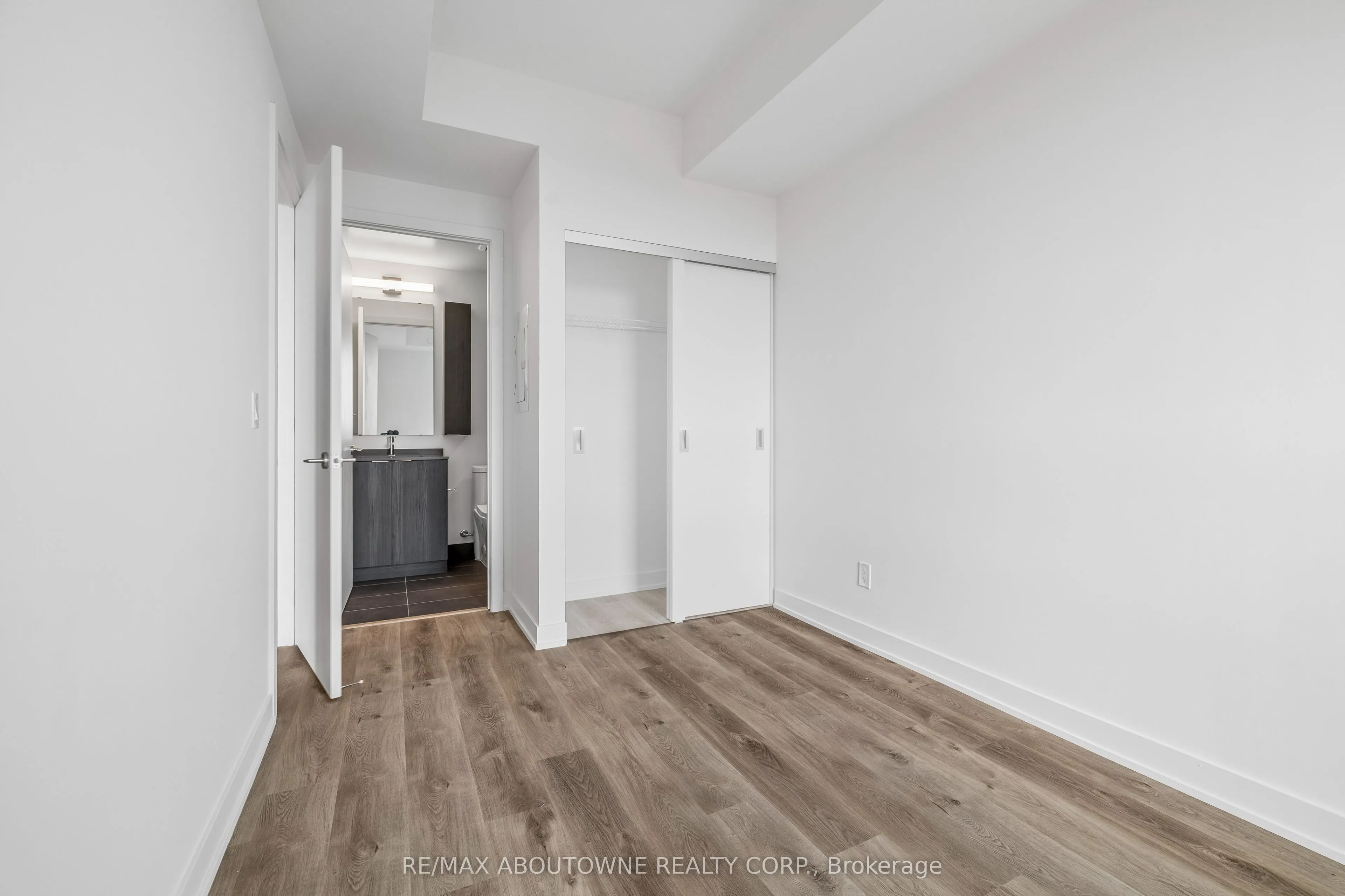 91 John Street N #1802
