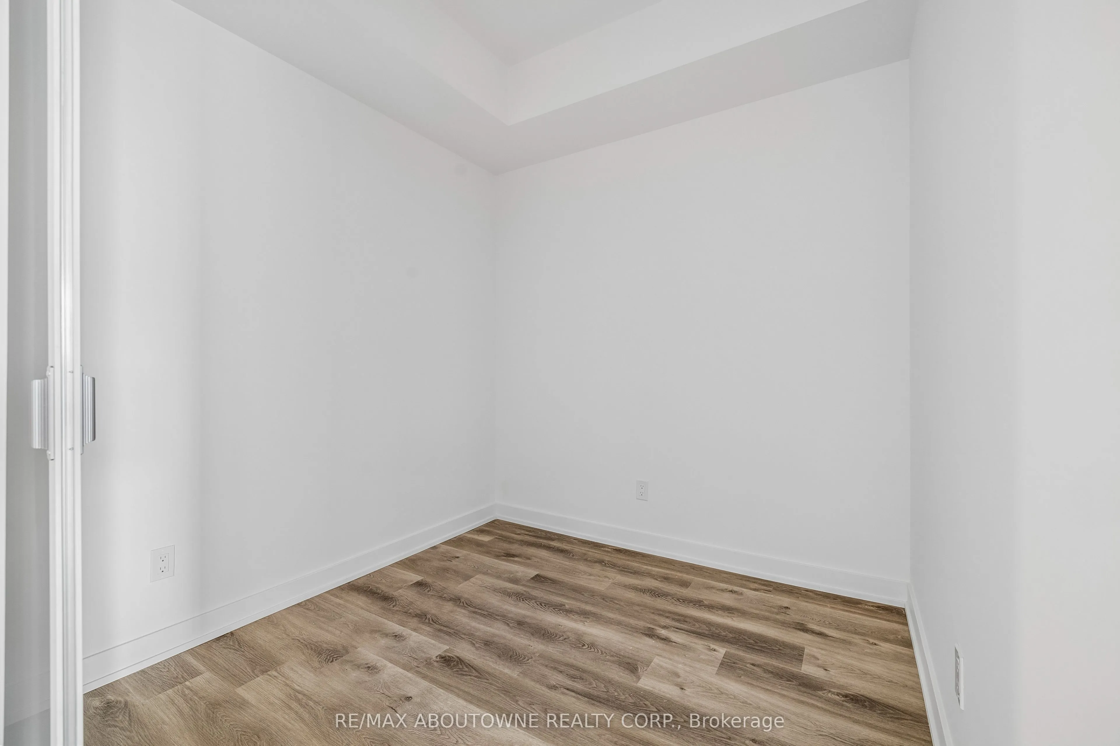 91 John Street N #1802