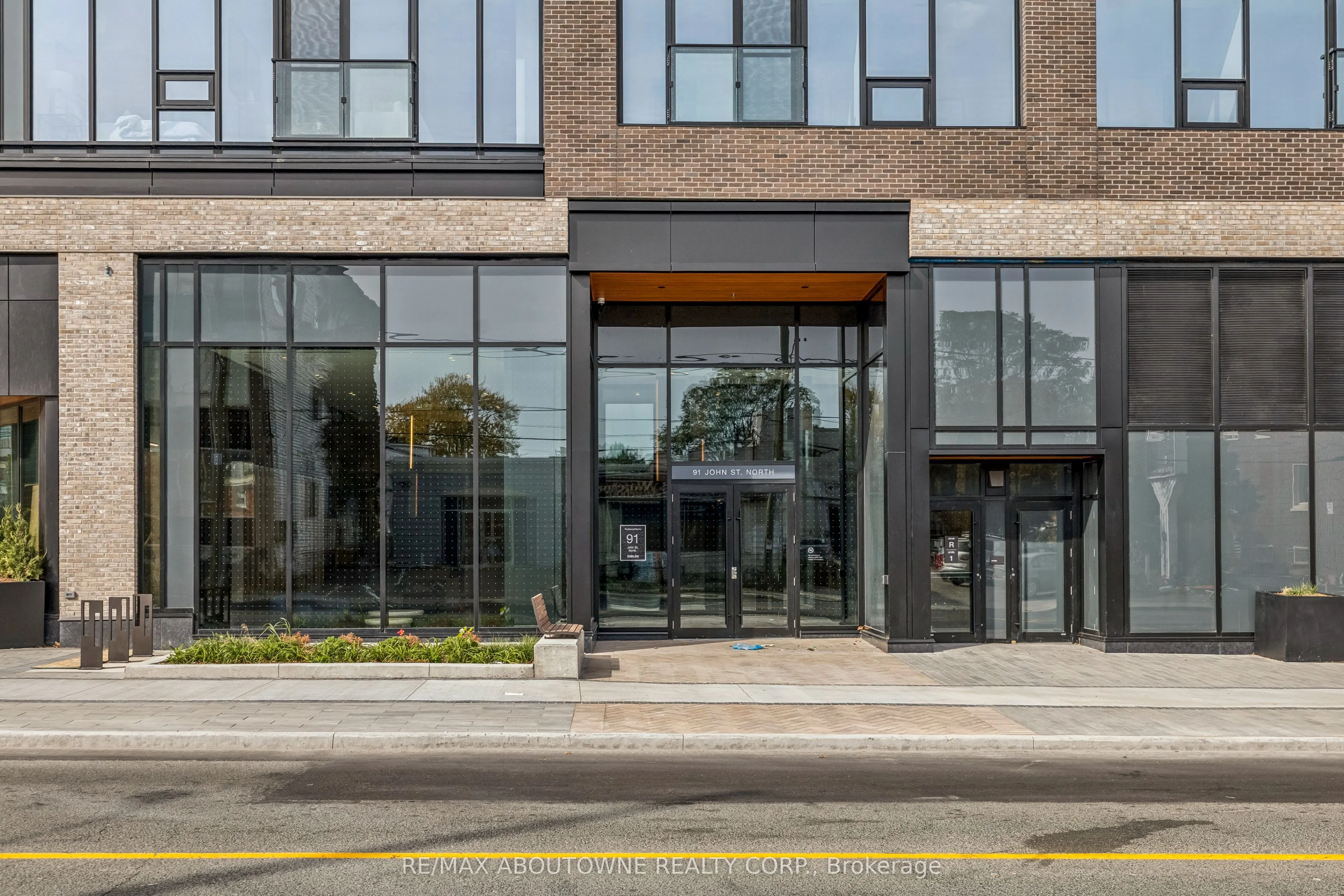 91 John Street N #1802