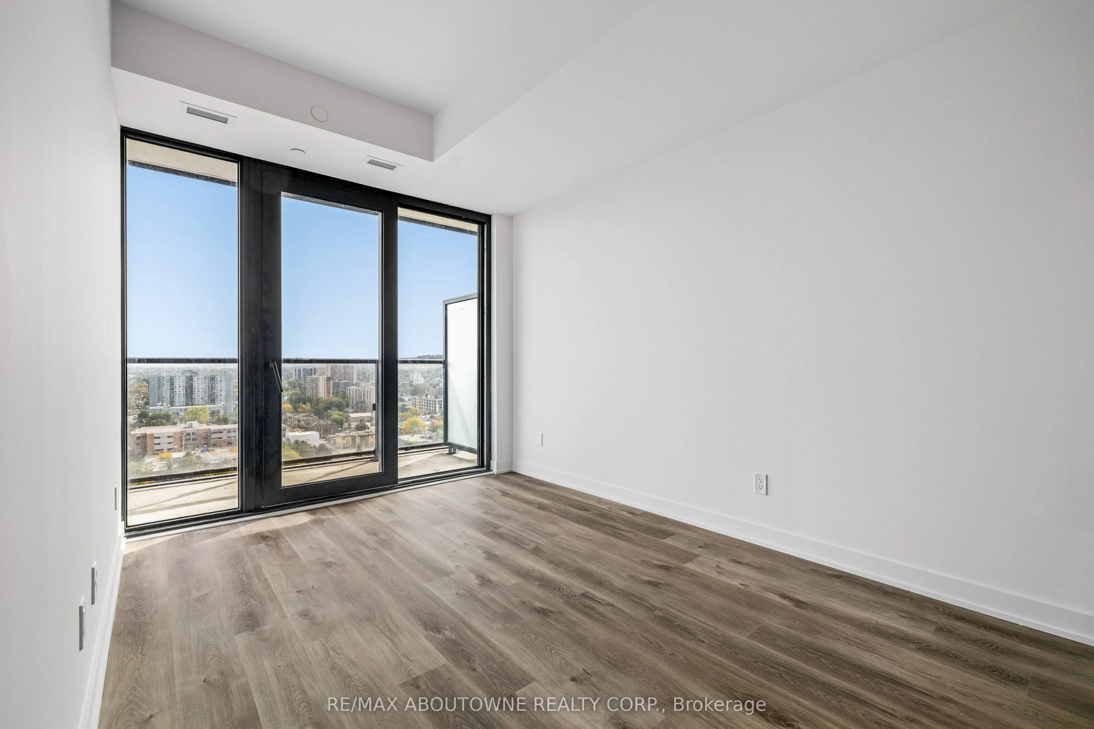 91 John Street N #1802