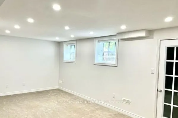 12 MacDonell Road