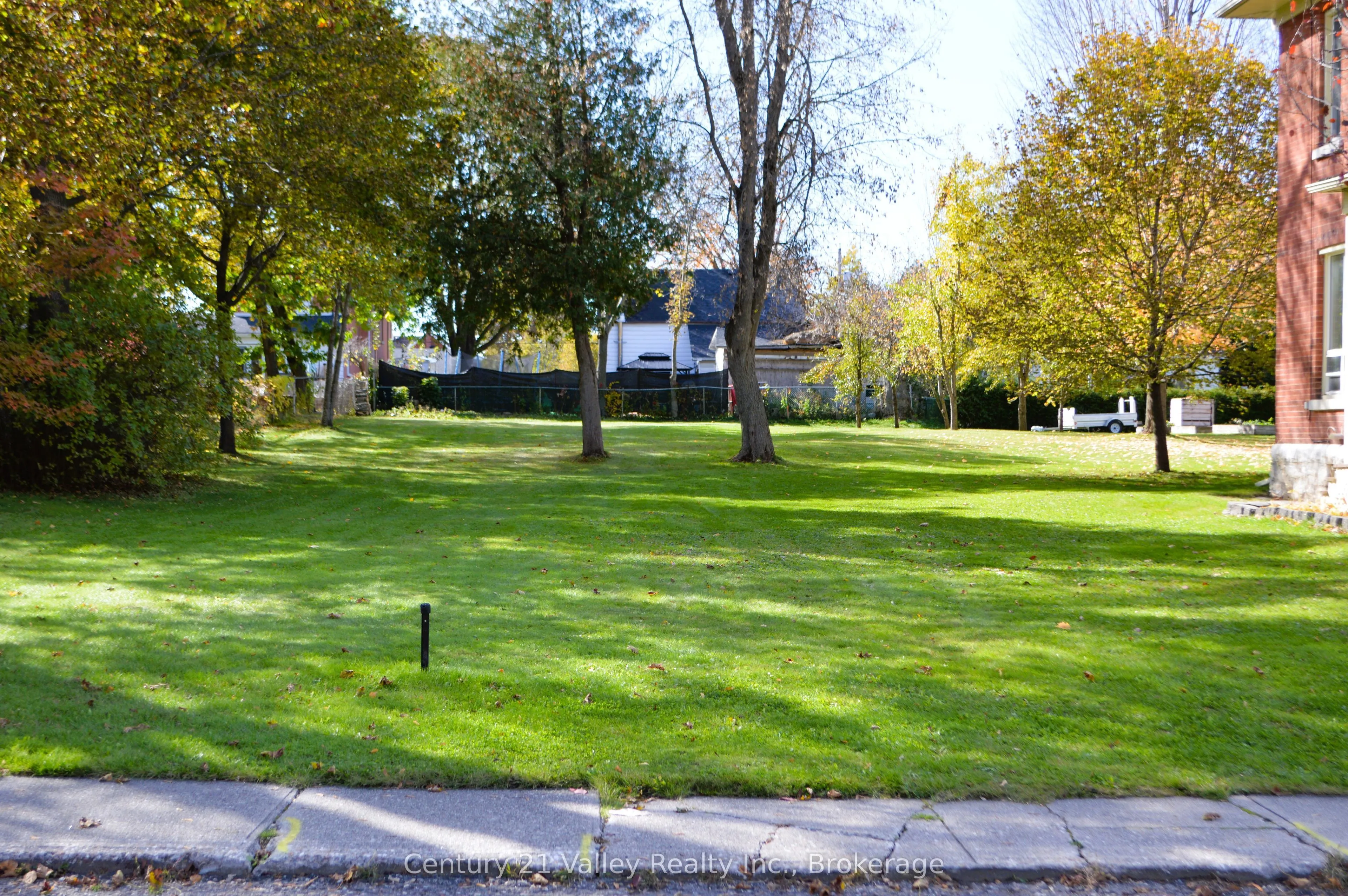 22 Lorne Street N
