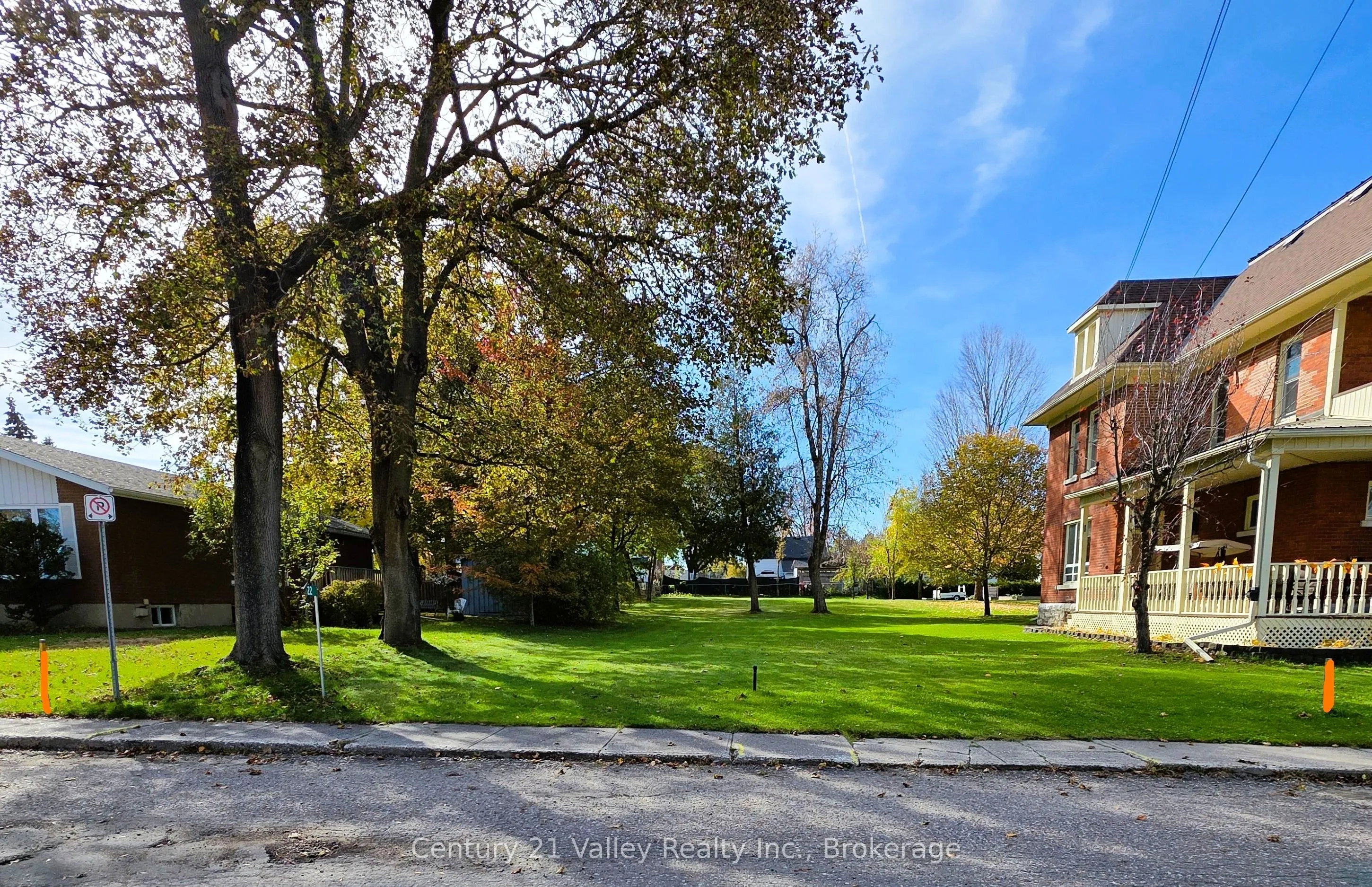 22 Lorne Street N