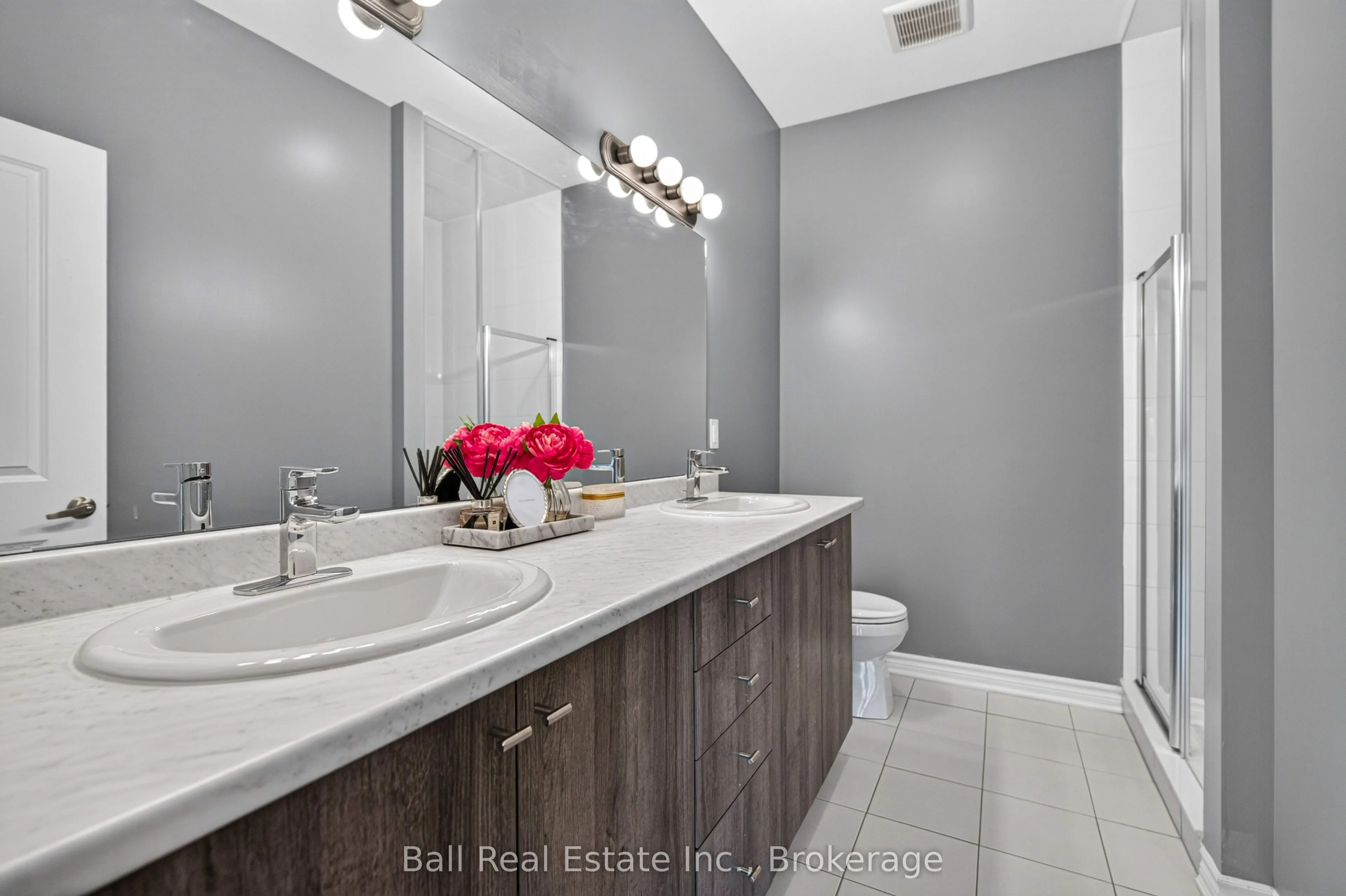17 Lakewood Crescent #26