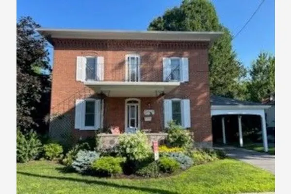 11 Peter Street