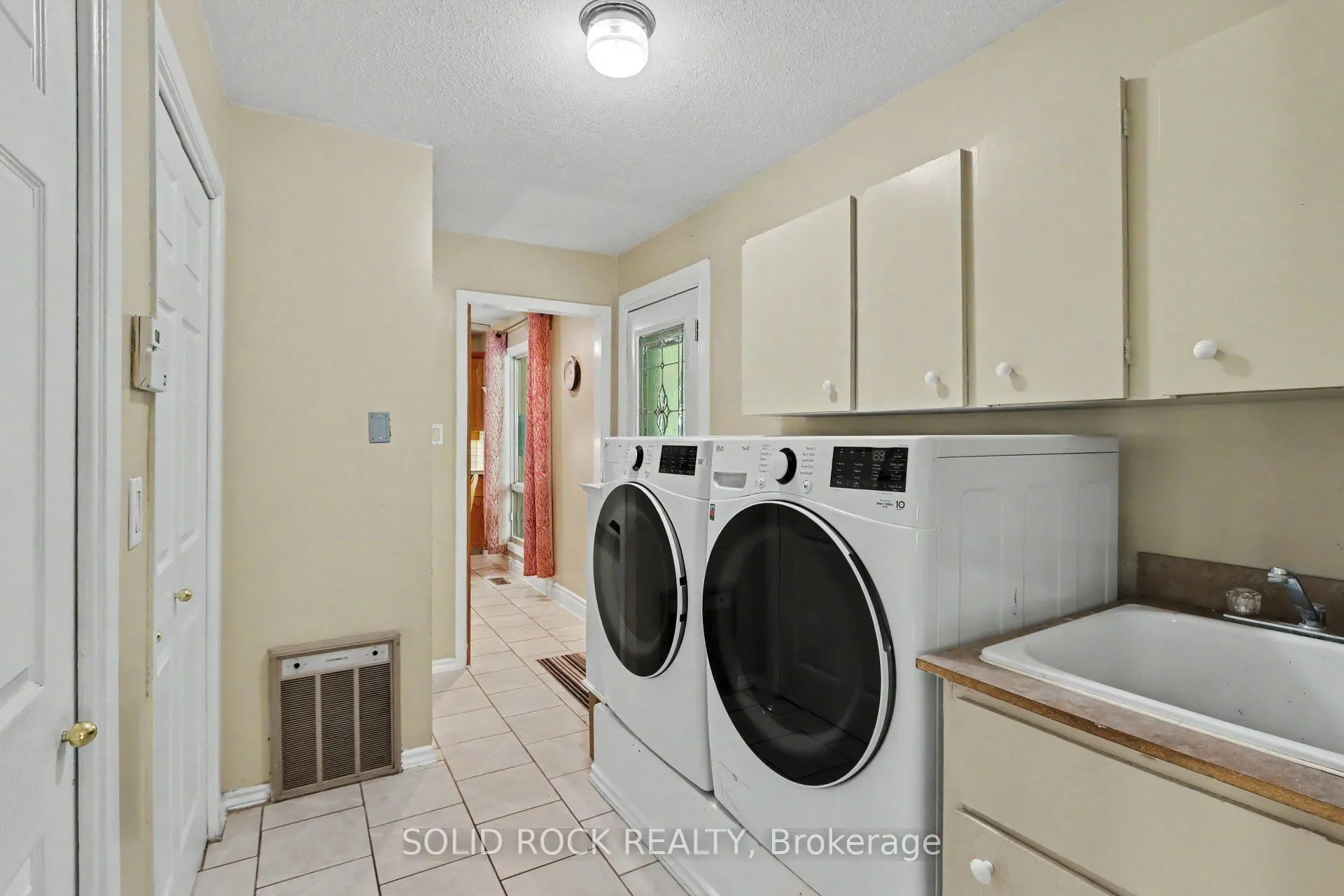 220 Highfield Crescent