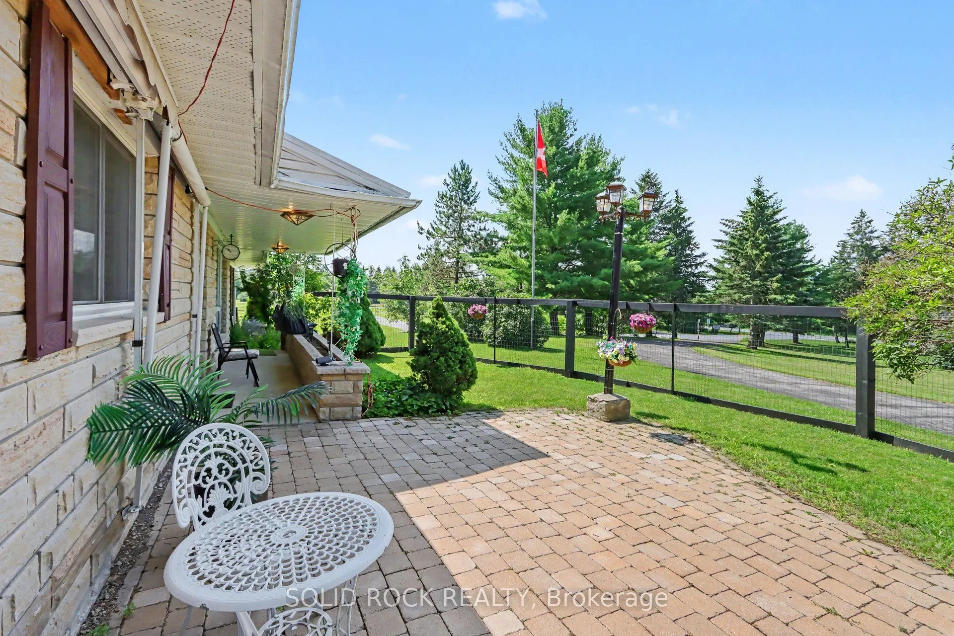 220 Highfield Crescent