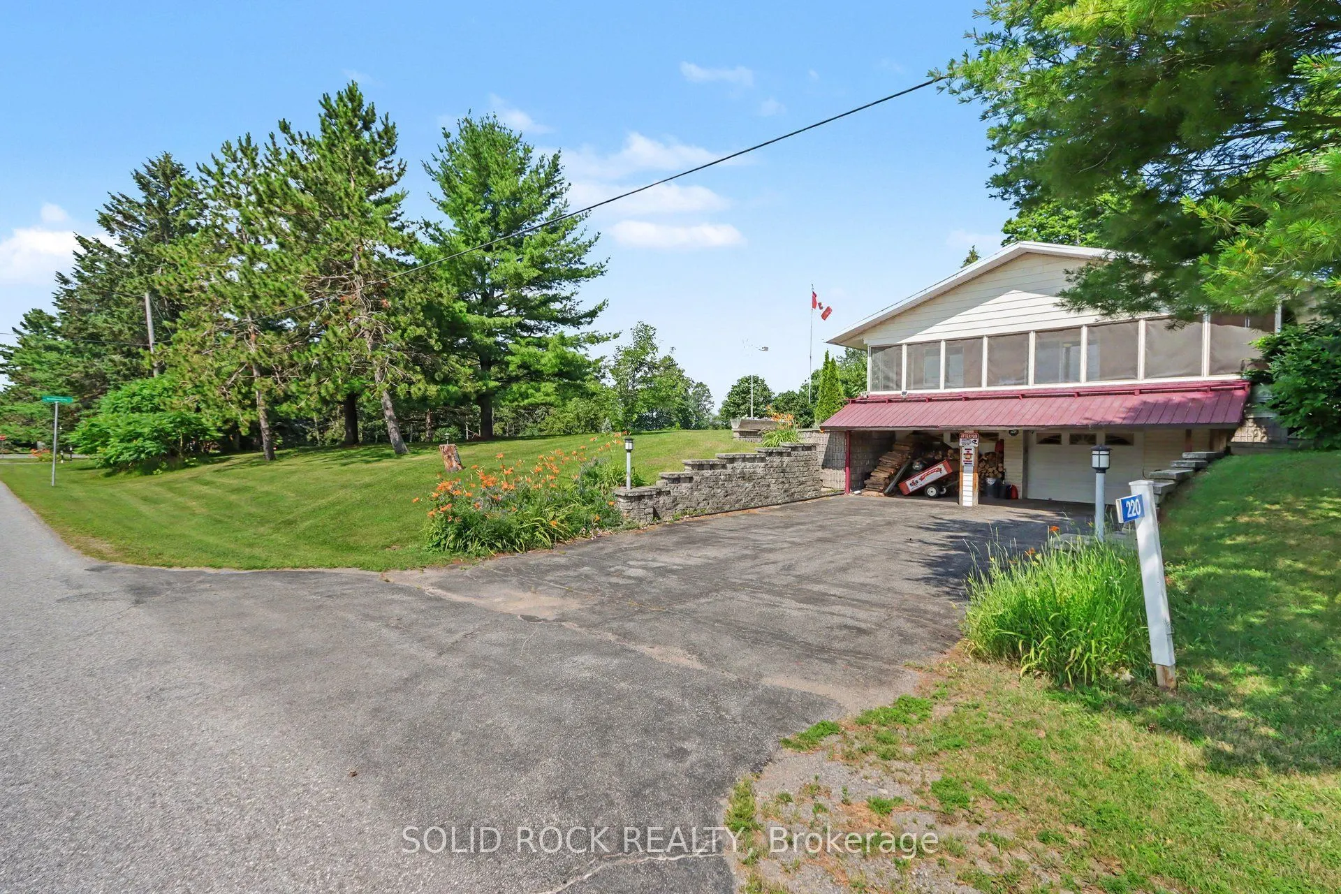 220 Highfield Crescent