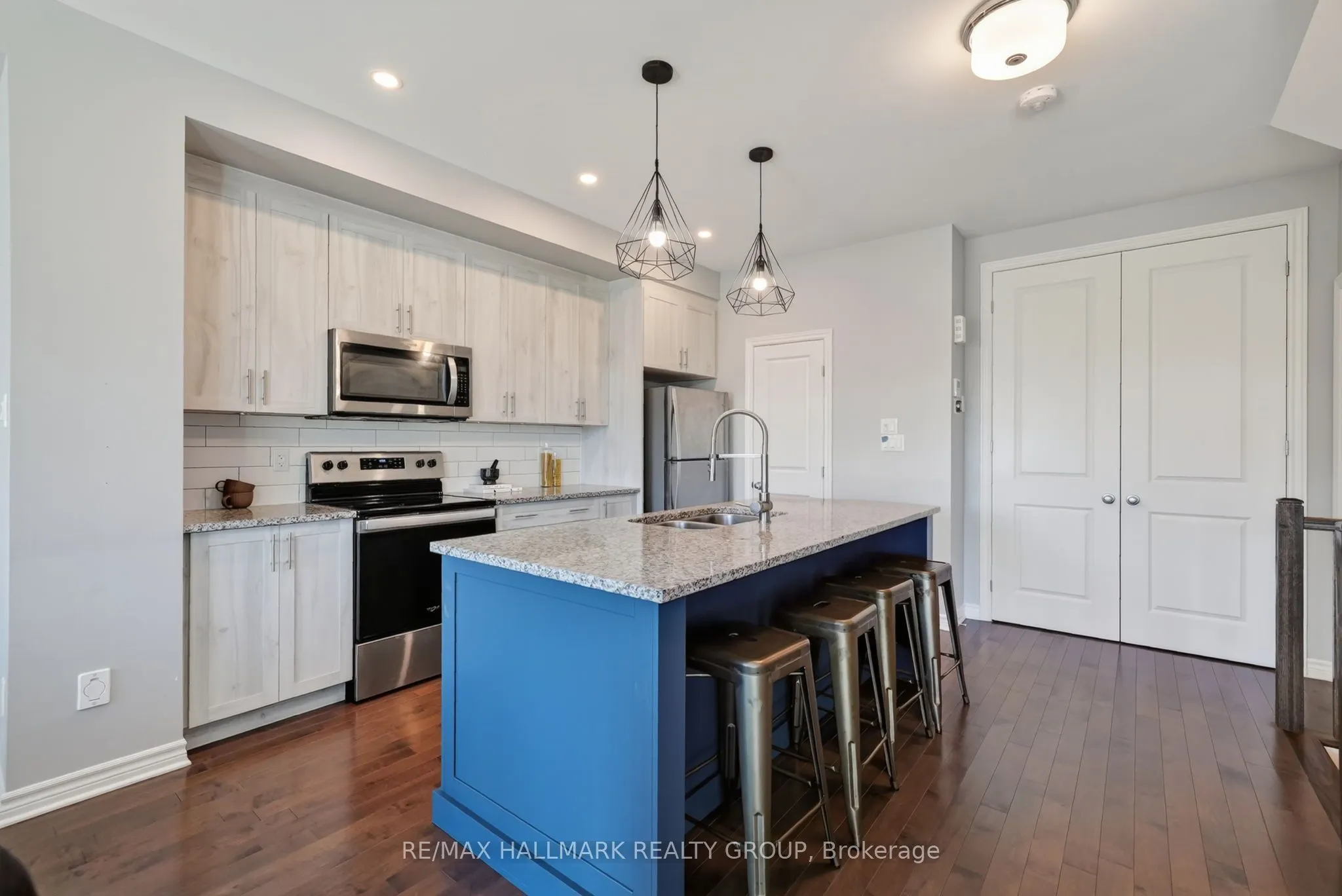 794 Cap Diamant Way