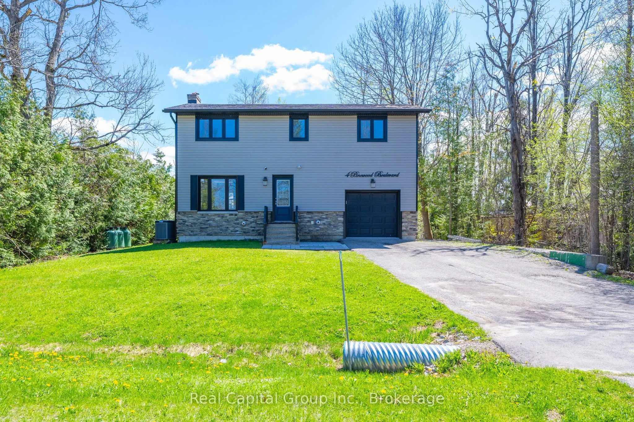 4 Pinewood Boulevard