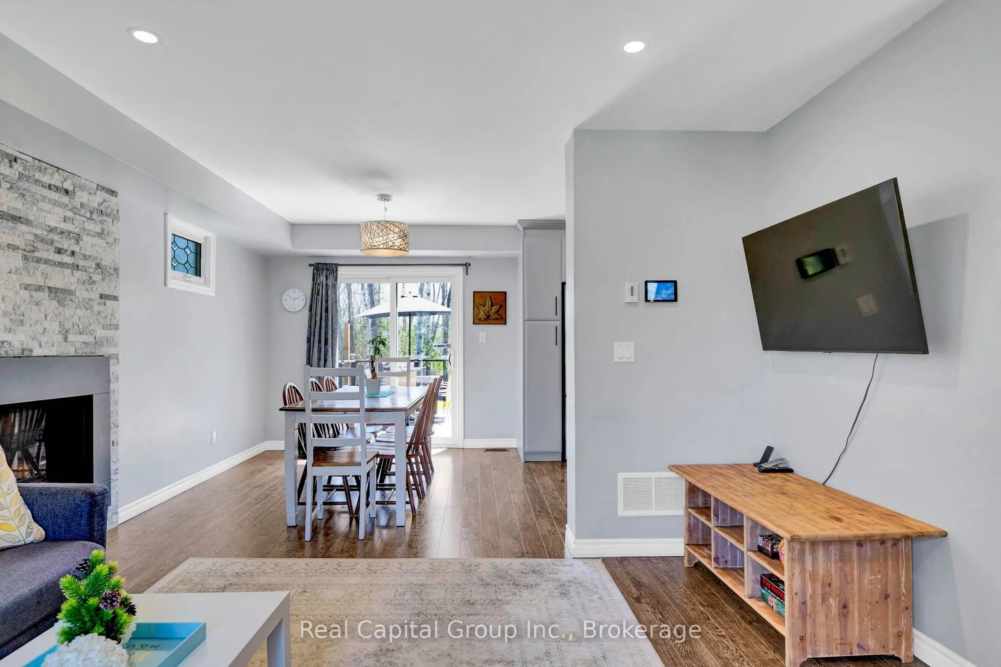 4 Pinewood Boulevard