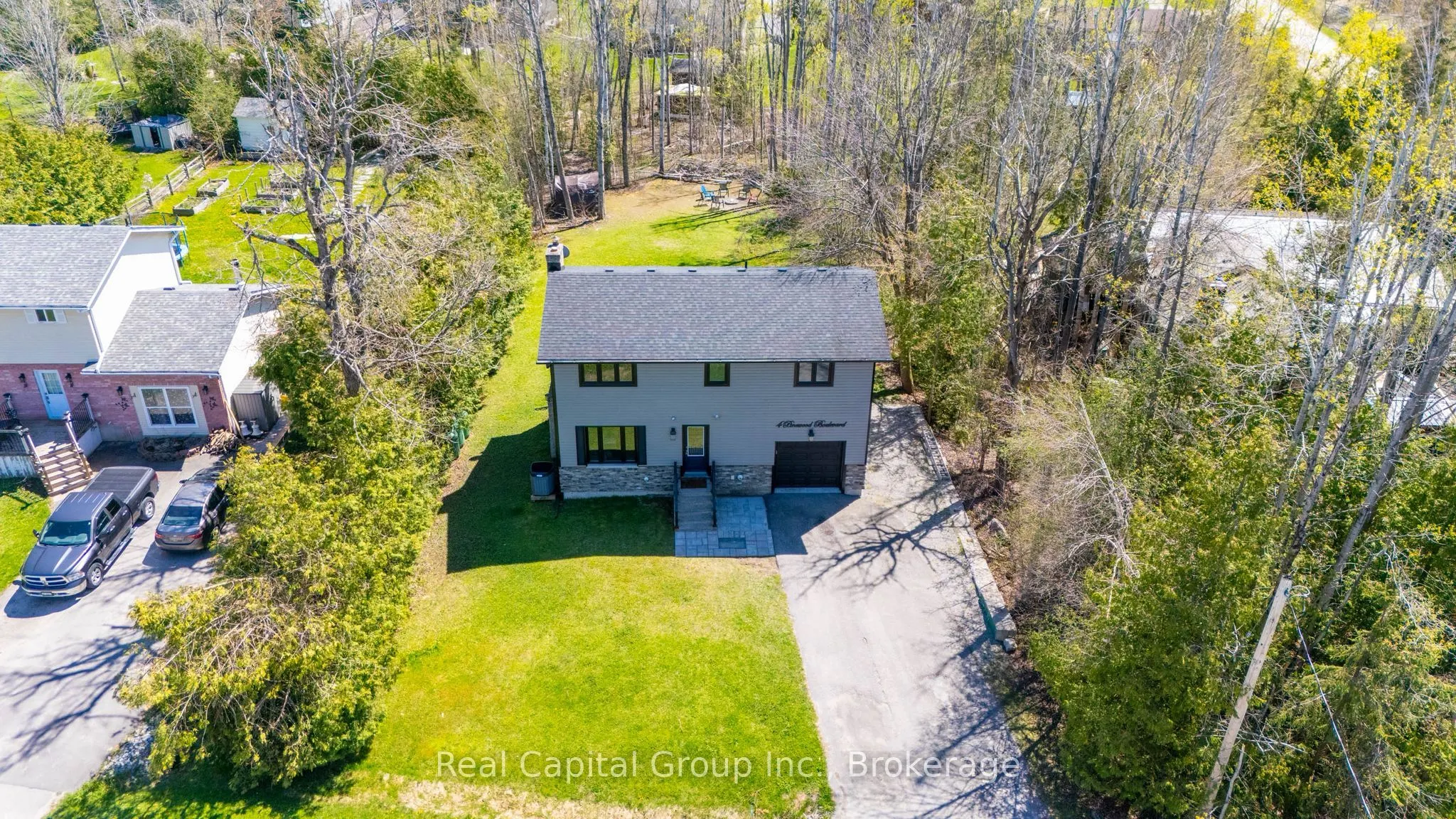 4 Pinewood Boulevard