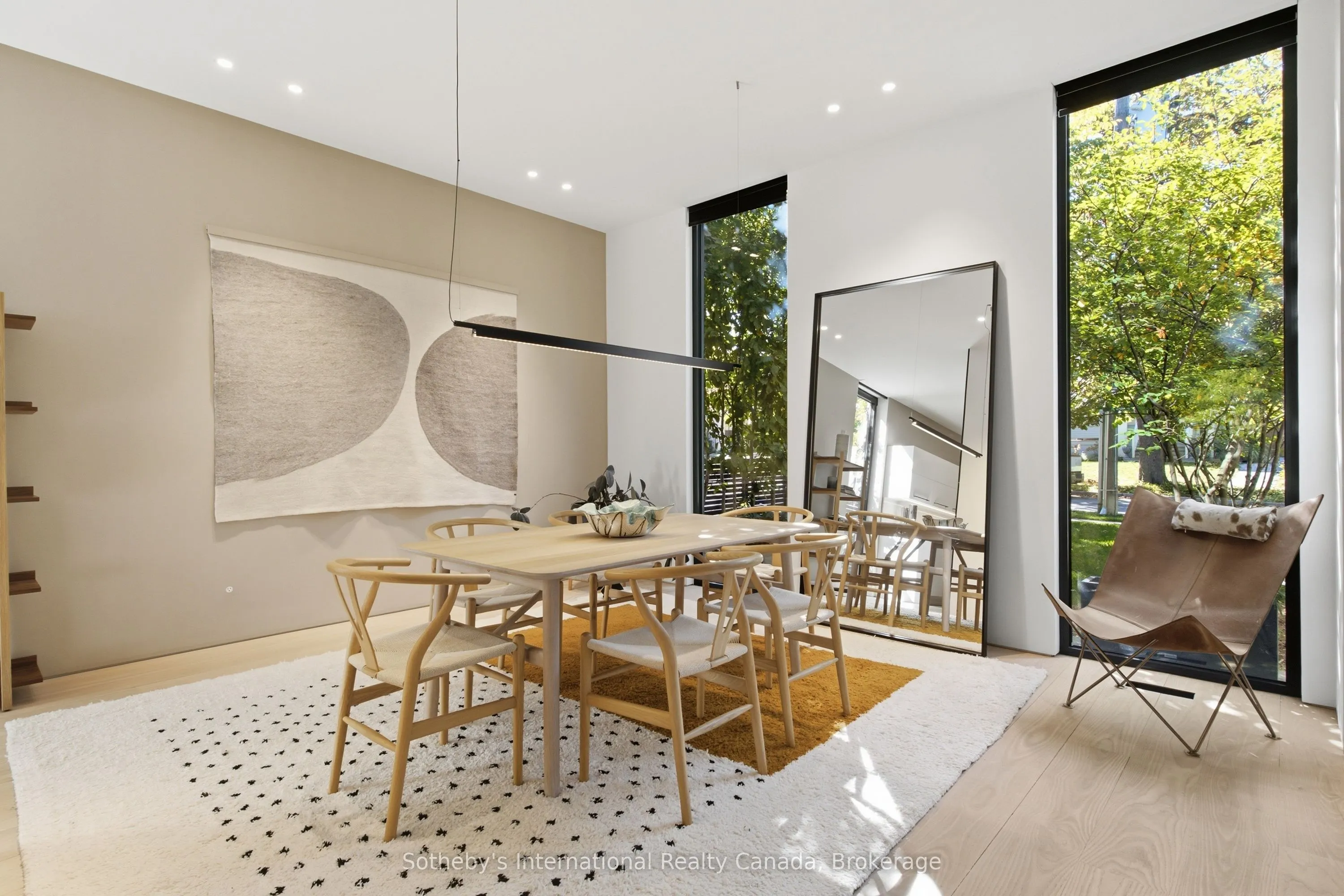 32 Ahrens Street W