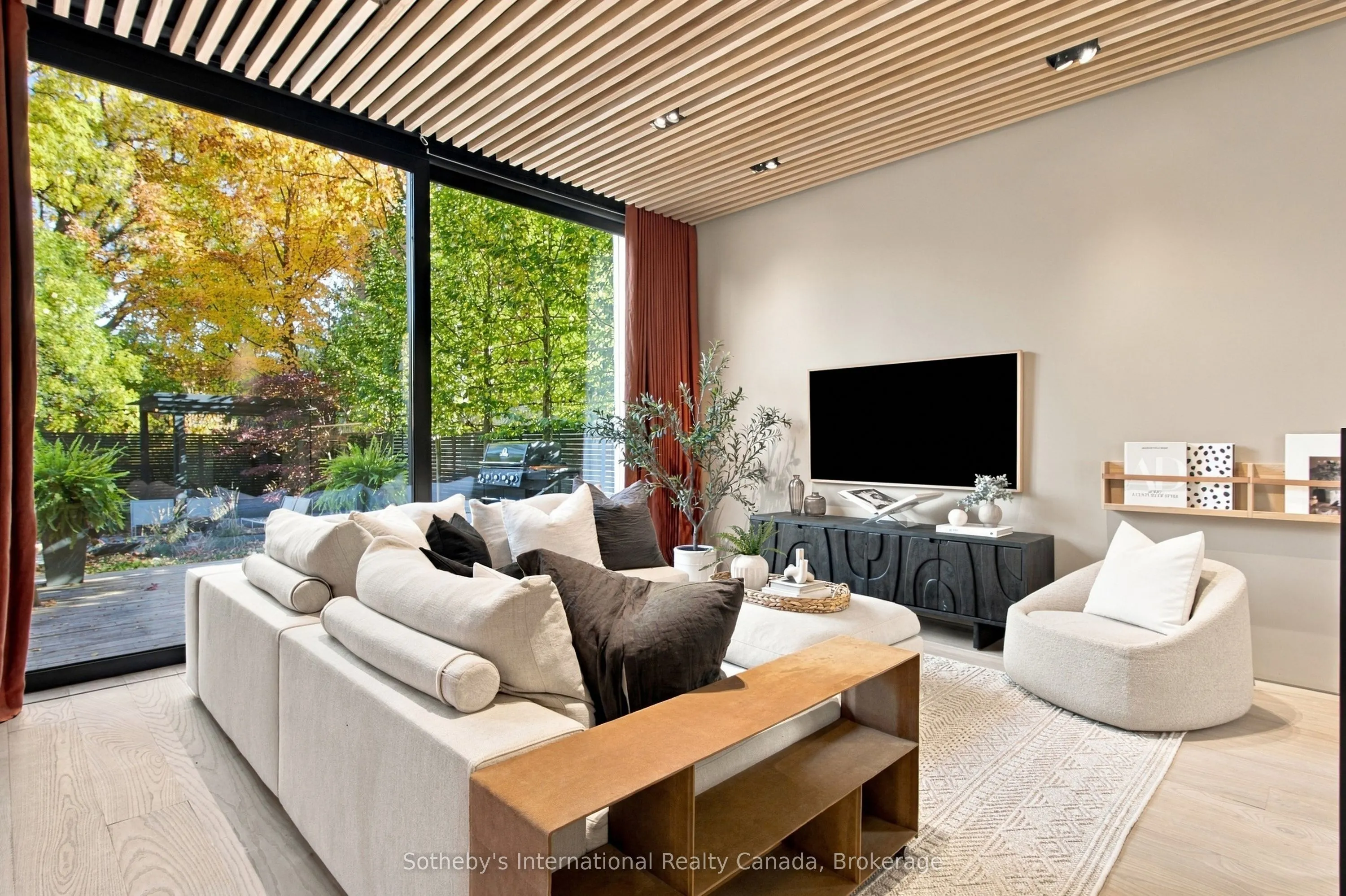 32 Ahrens Street W