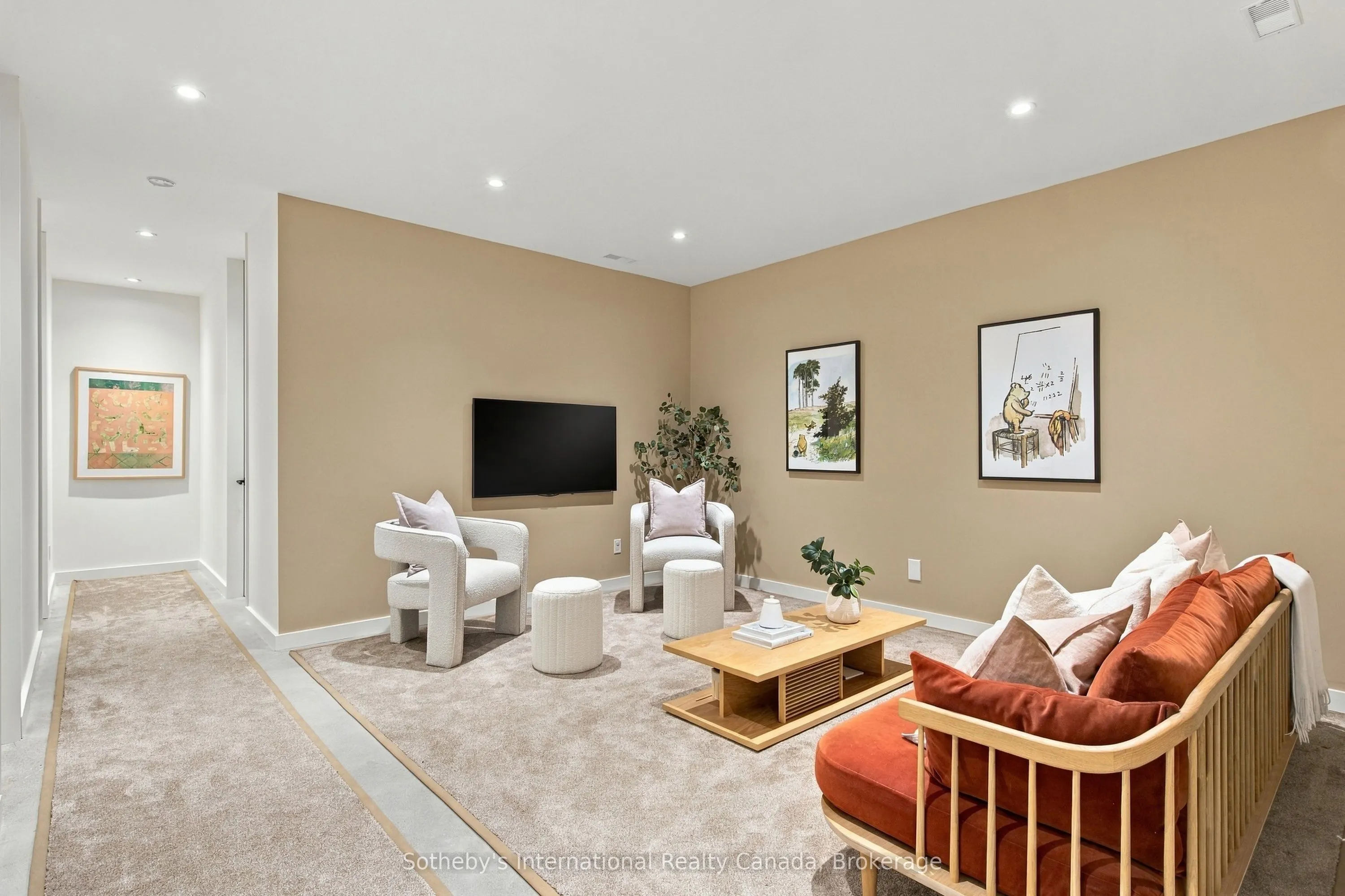 32 Ahrens Street W