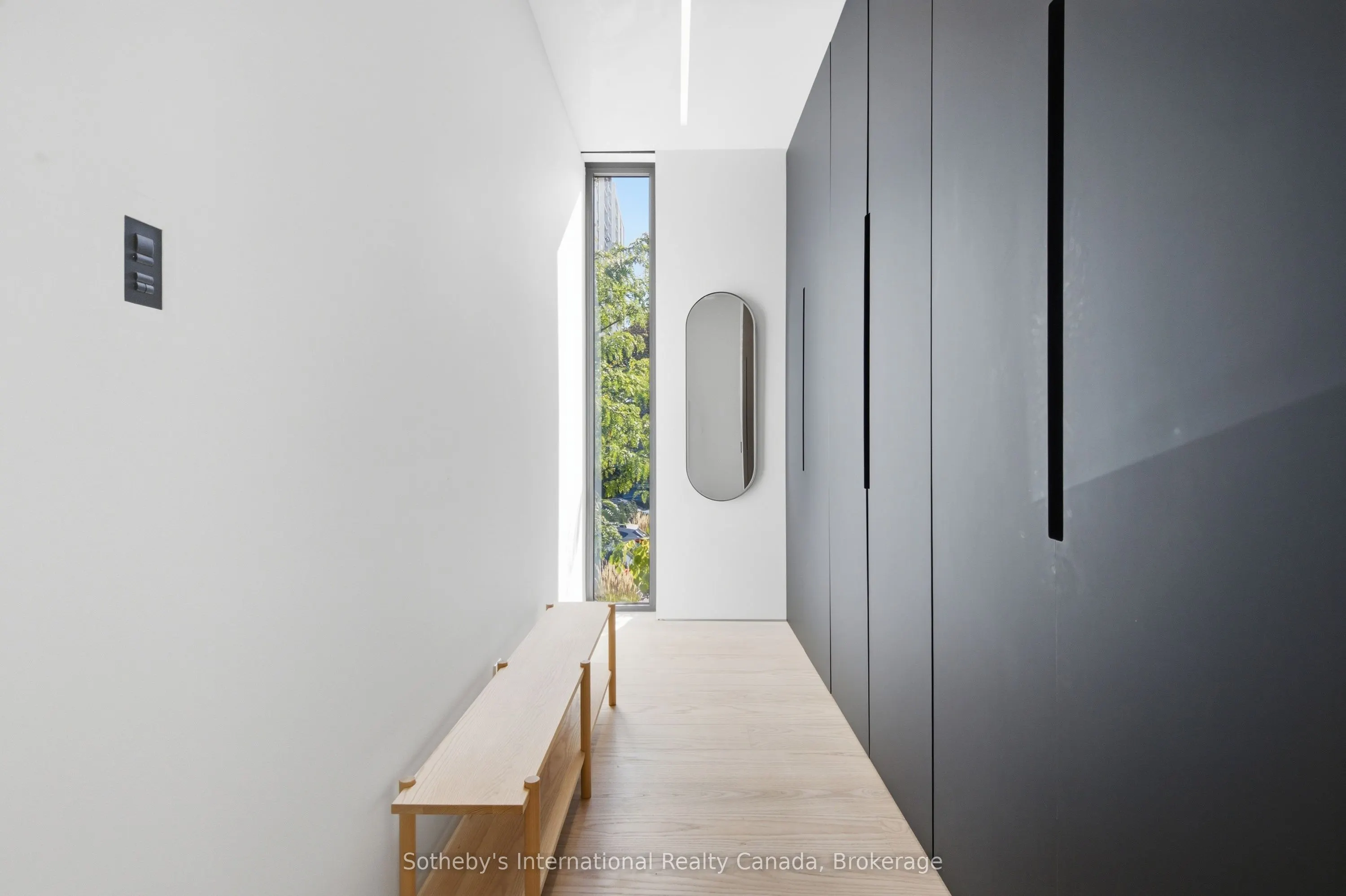 32 Ahrens Street W
