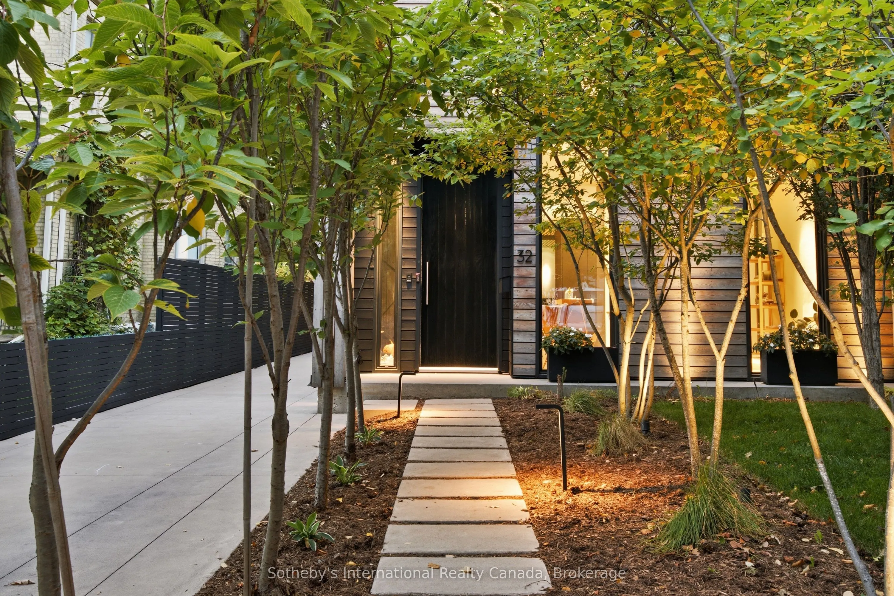 32 Ahrens Street W
