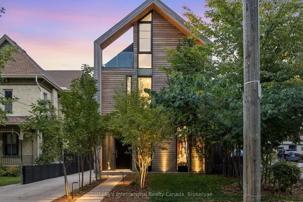 32 Ahrens Street W