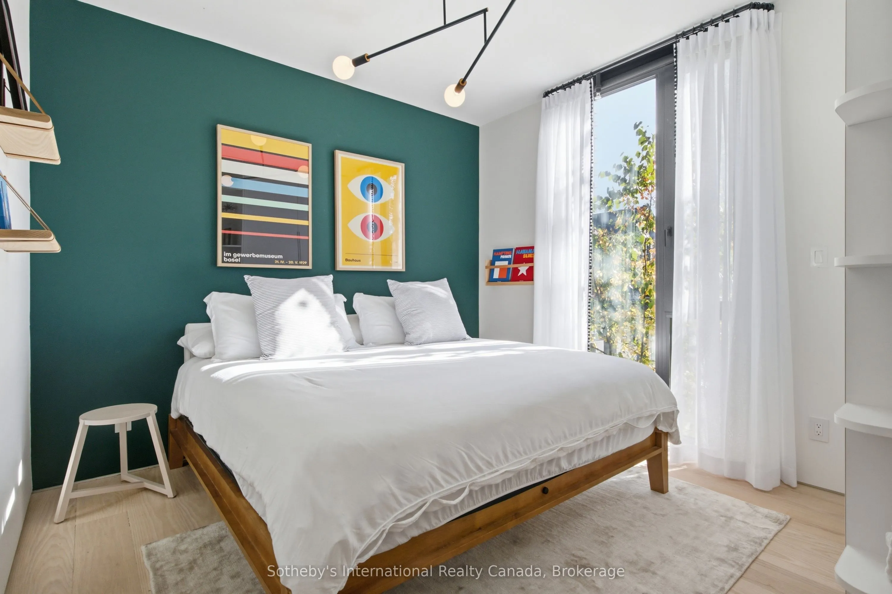 32 Ahrens Street W
